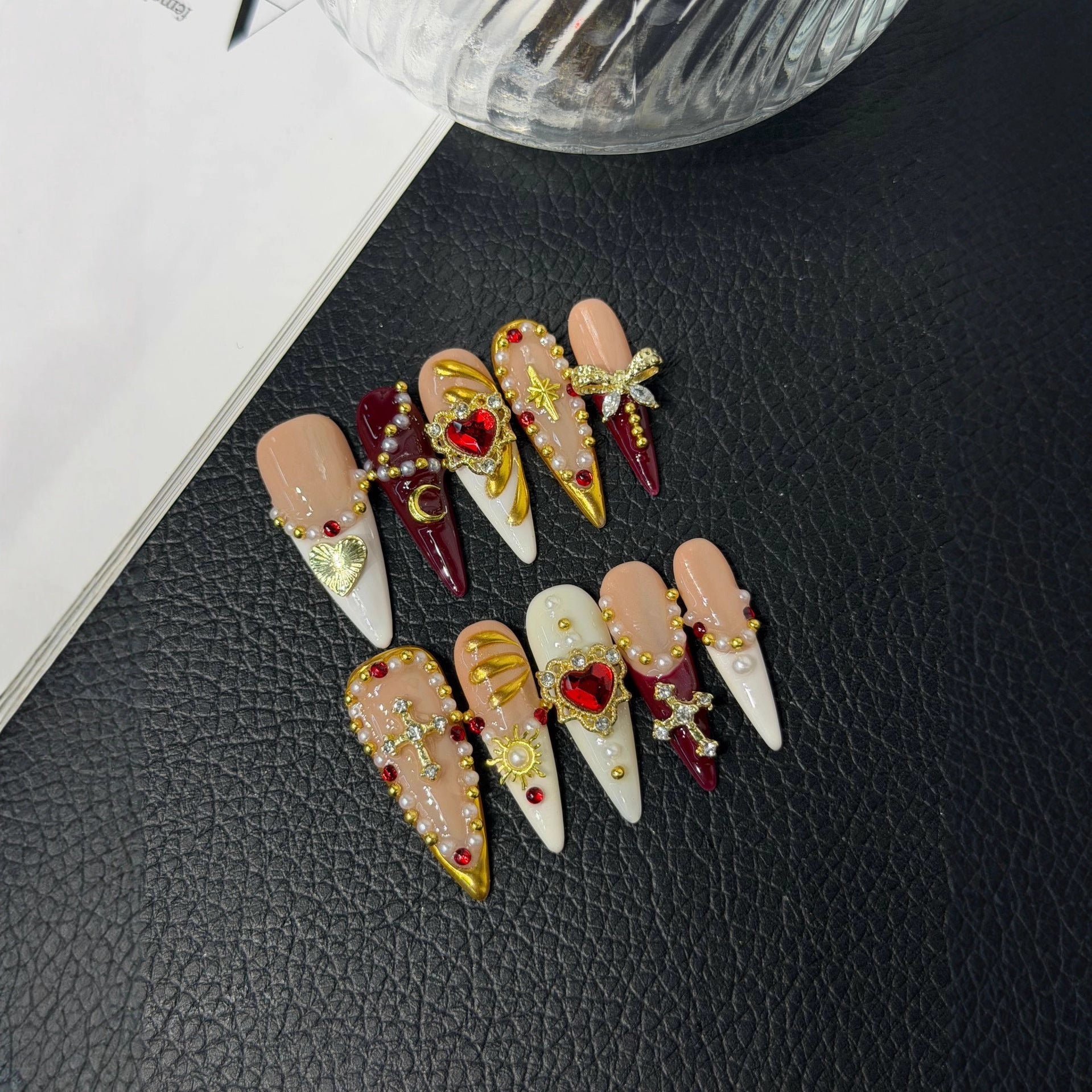 365nails: "鍍金之心" – 3D 奢華十字架與寶飾 手工製 長款尖形穿戴甲