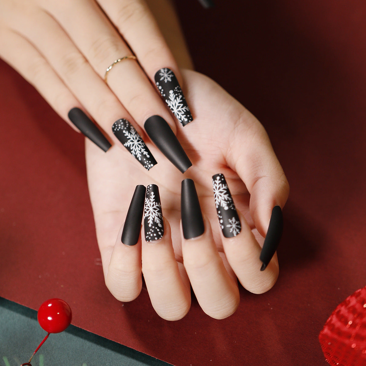 Uñas navideñas con diseño de copos de nieve, diseño de muñeco de nieve, manicura corta con lazo almendrado y uñas largas, venta al por mayor | 365nails