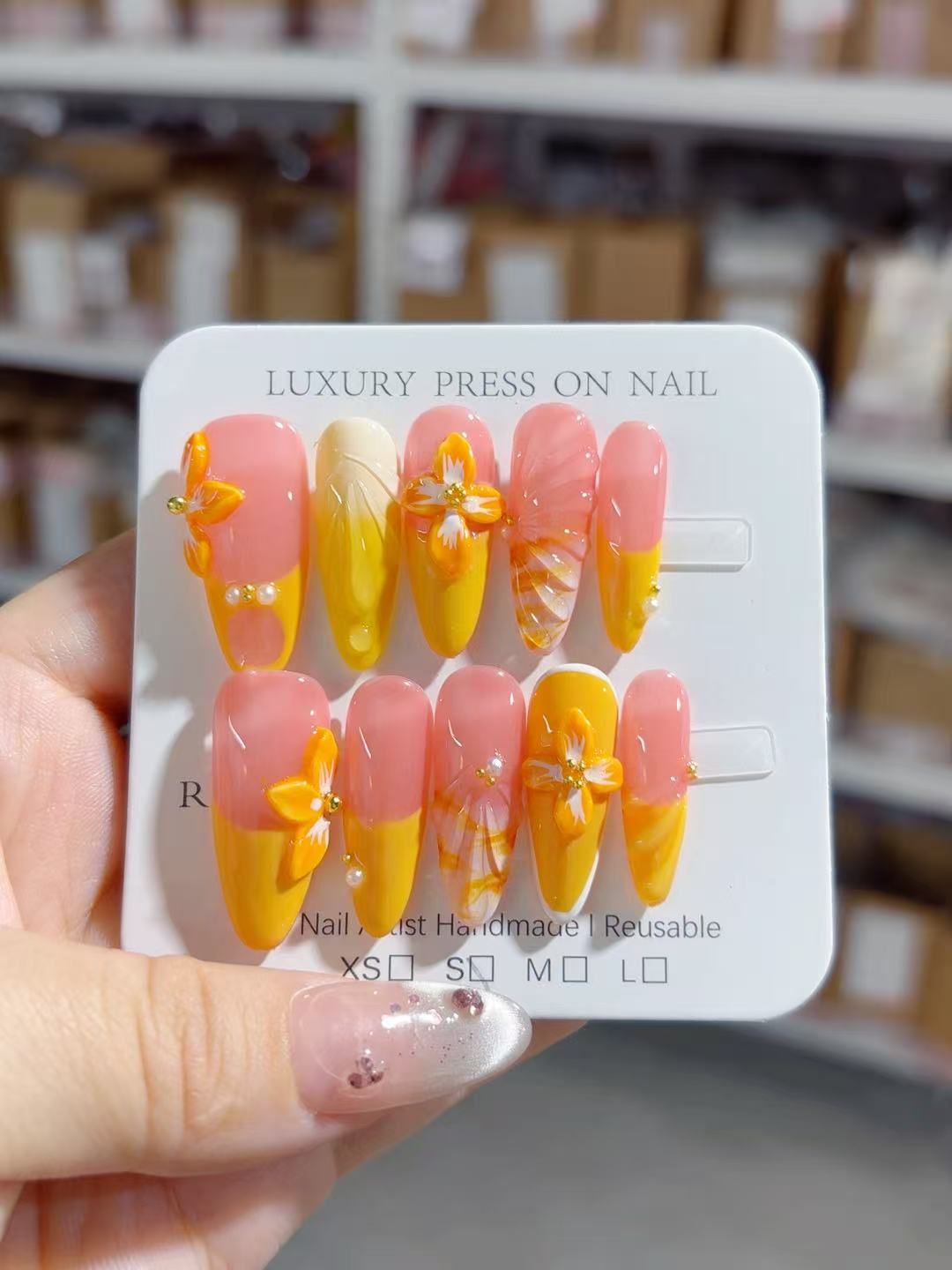 365nails - 陽光綻放：橘色花朵 — 杏仁形 手工製 立體雕刻 穿戴甲