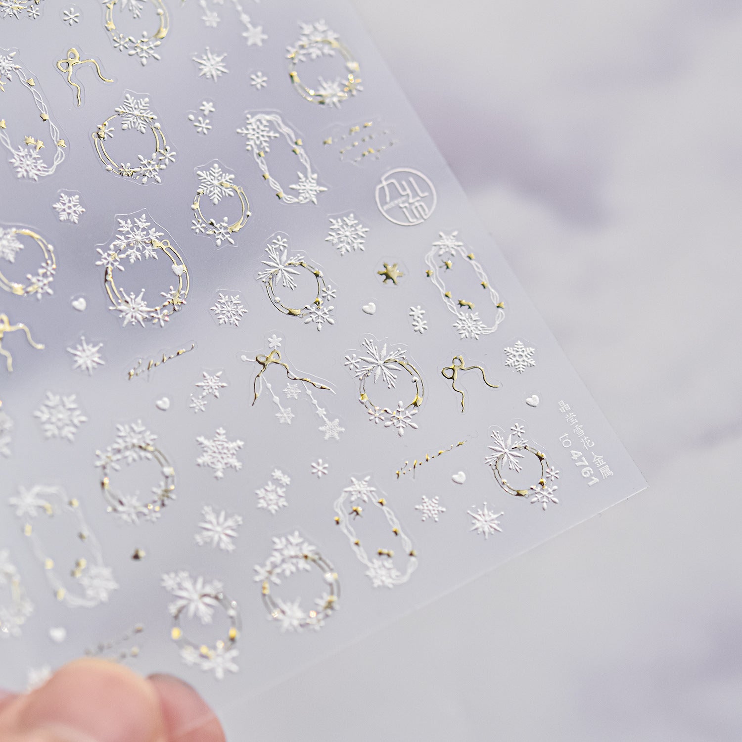 365nails: "Gold Foil Snowflake Wreath" – Nail Art Stickers