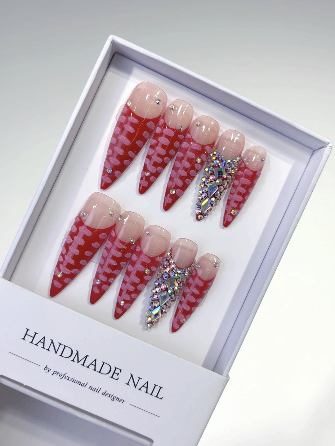 Ruby Ripple: « Vague glamour » – Ongles press-on stiletto longs
