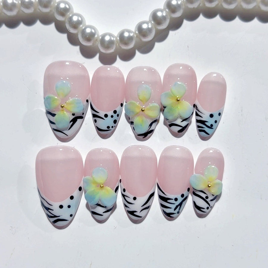 365nails-Zebra Blossom: "Gradient Floral Zebra" – Medium Almond Handmade Nails