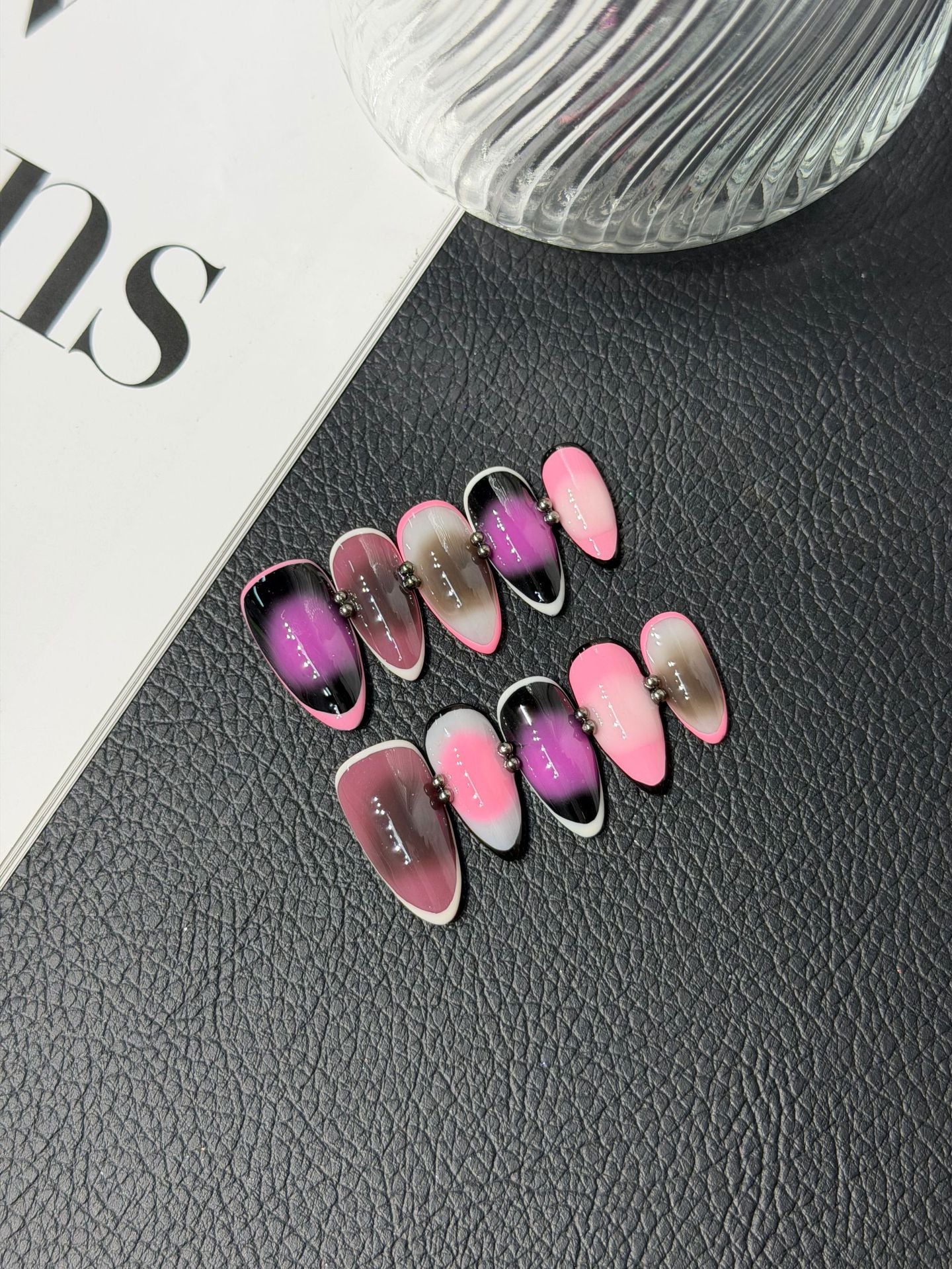 365nails: "Galactic Vibe" – 옴브레 & 캣아이 수제 코핀형 네일