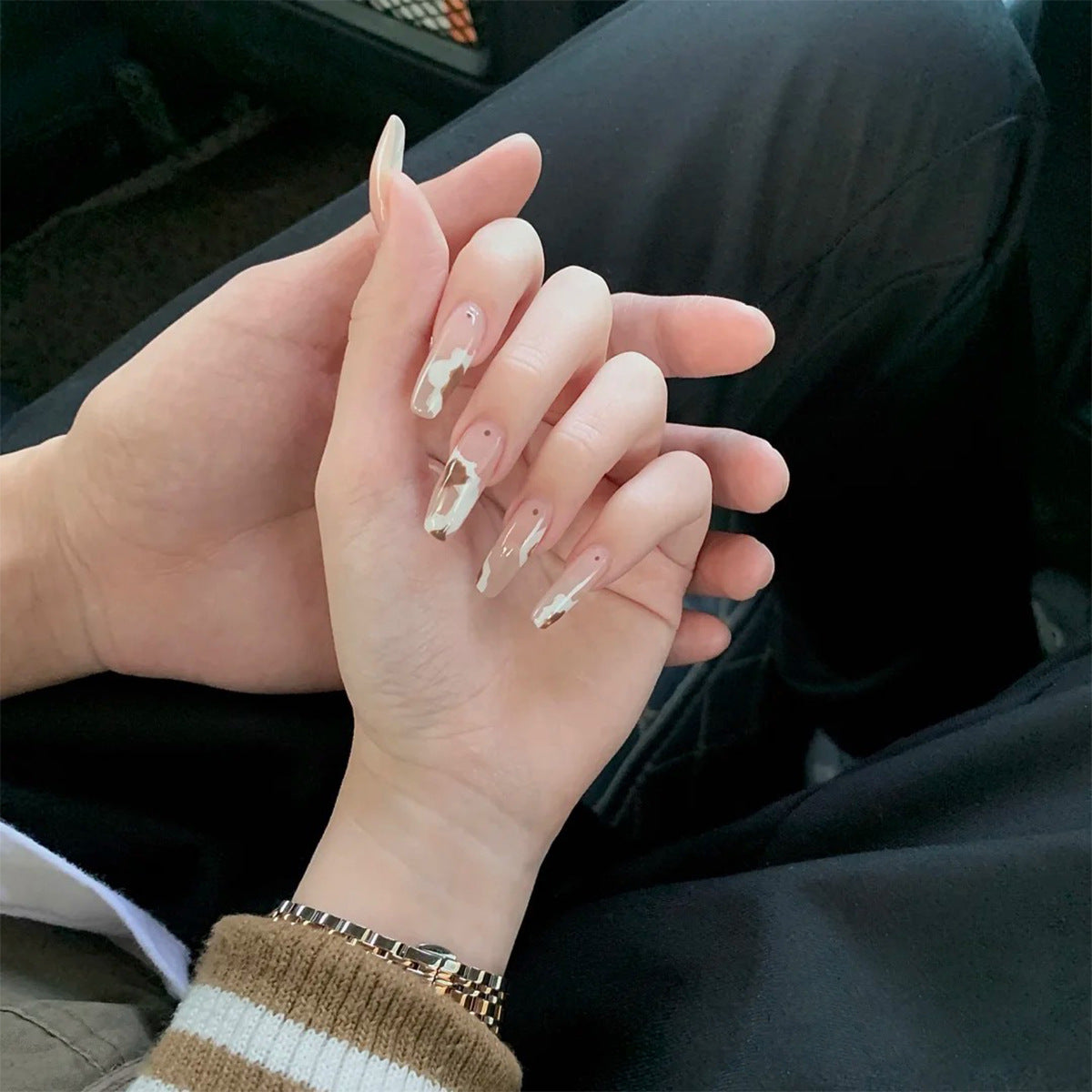 Parche para uñas con estampado de vaca capuchino, acabado a presión | 365nails