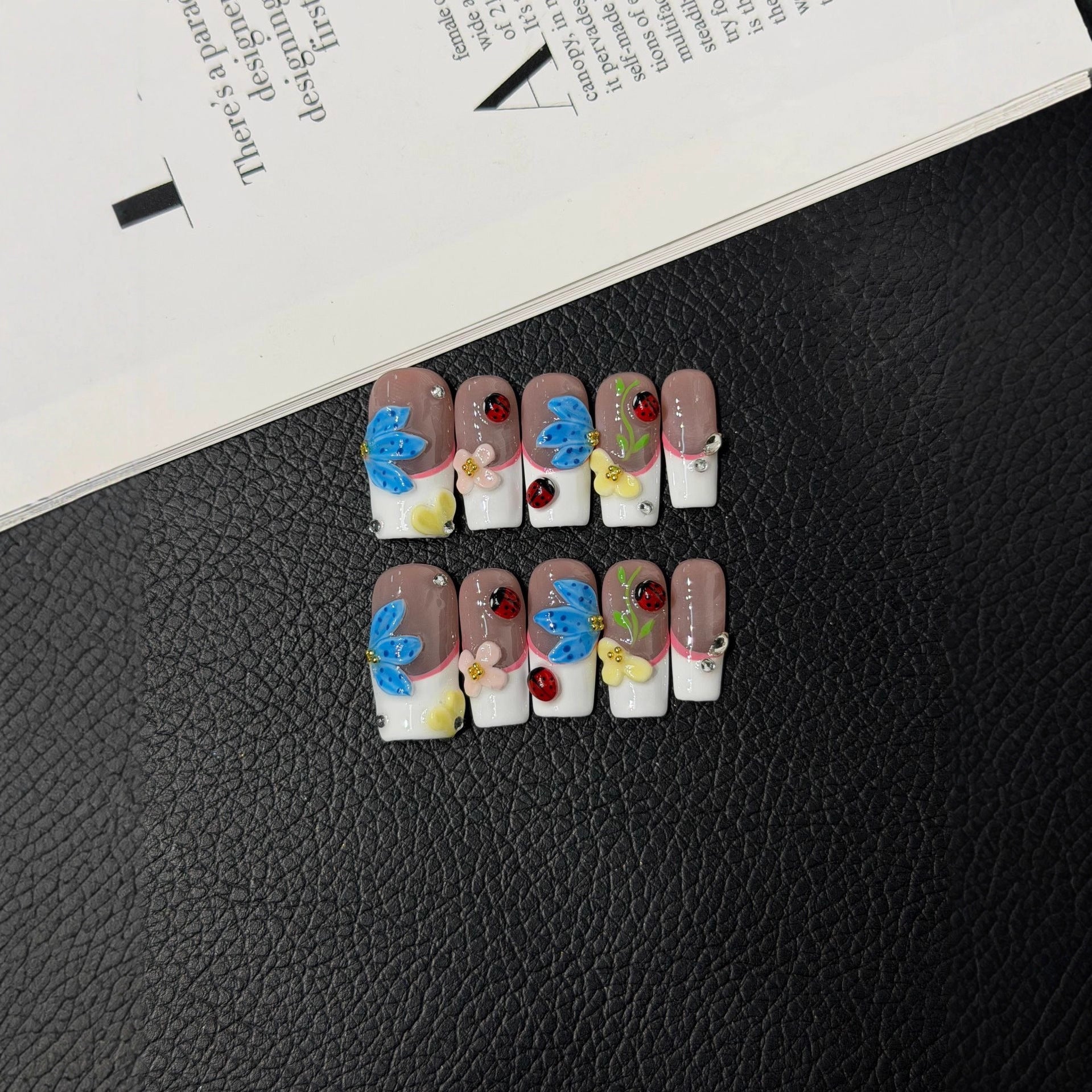 365nails: "베리 블로썸" – 3D 플로럴 & 비드 수제 미디엄 아몬드형 네일