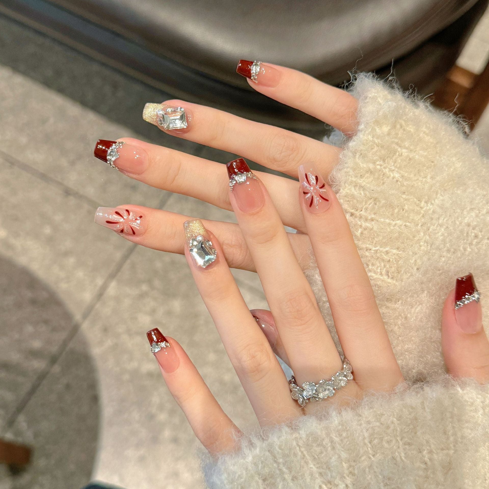 365nails: "Crimson Fireworks" – 3D 寶石與法式尖端 手工製 短款 方形 穿戴甲