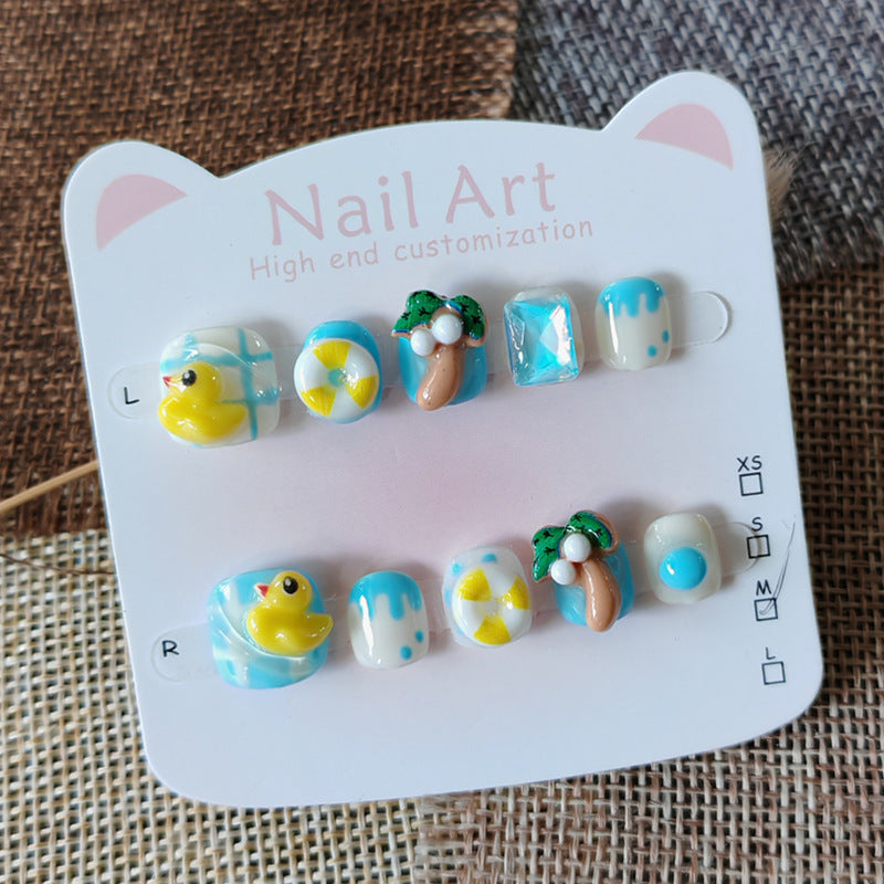 365nails：「熱帶海灘趣」— 手工製可愛短款橢圓形穿戴甲（鴨子與棕櫚樹圖案）