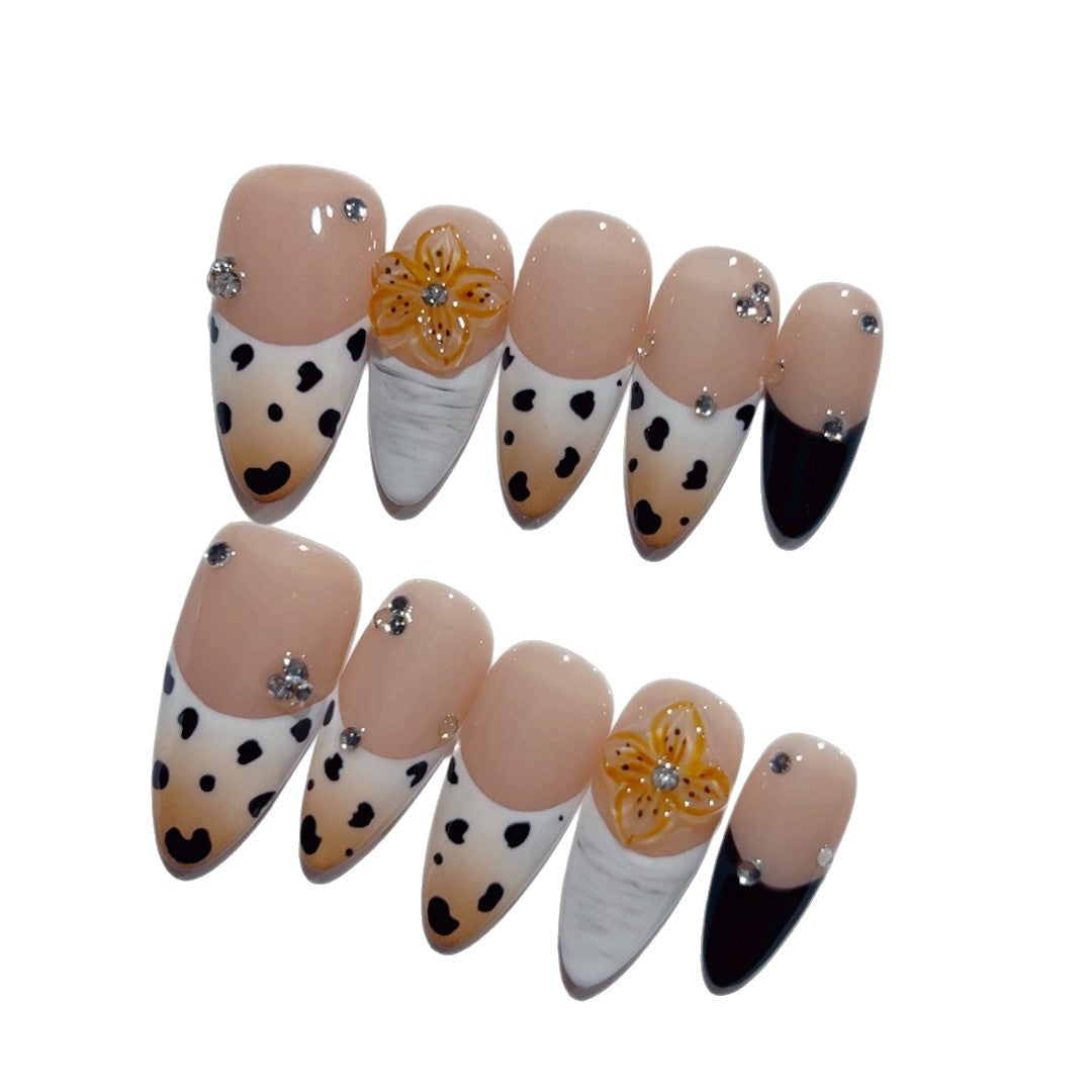 365nails-Wild Safari: "Daisy Dalmatian" – Almond Shape Handmade 3D Carved Press-On Nails