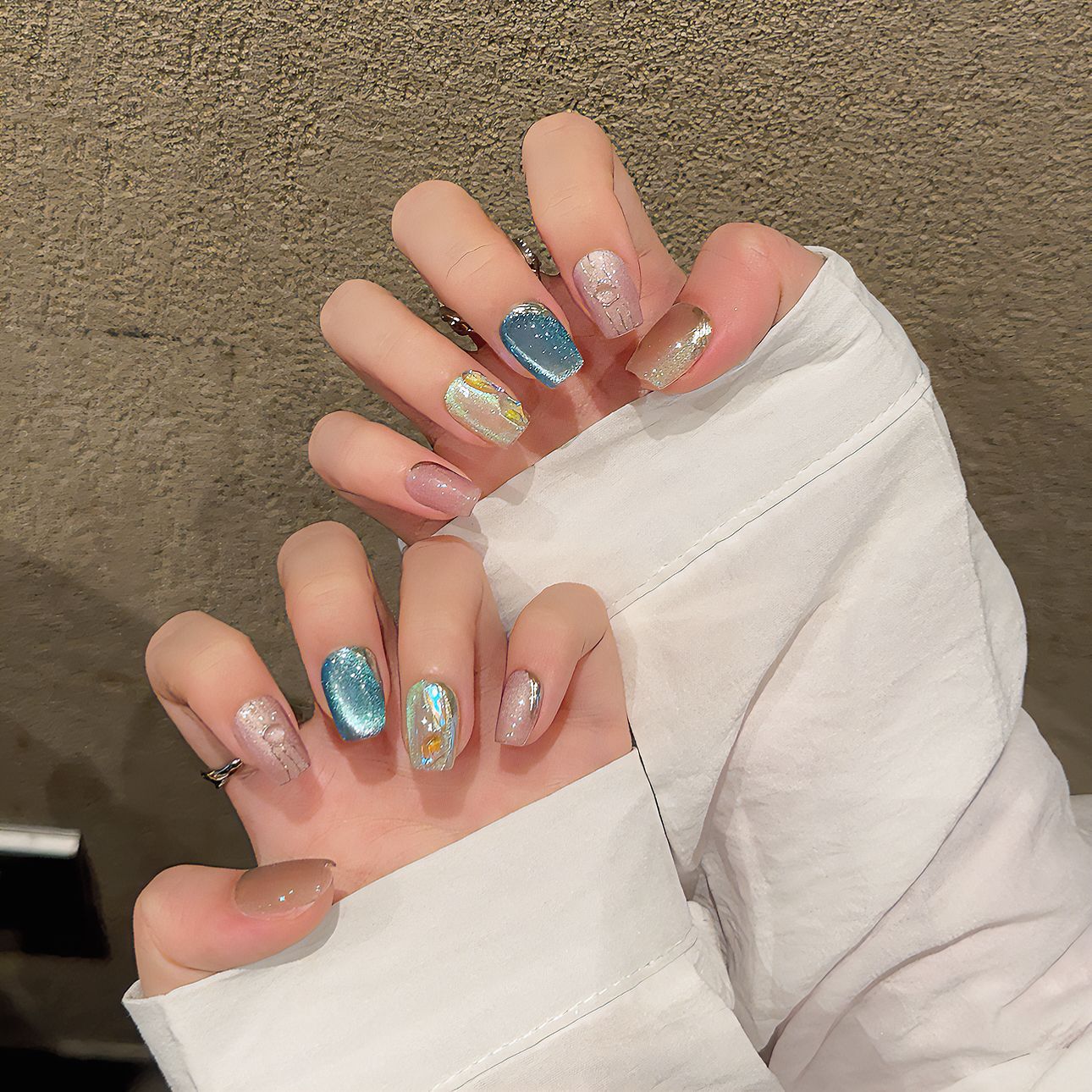 365nails : «Bulles arc-en-ciel» — ongles press-on courts fait main, effet œil de chat 7D et perles en verre