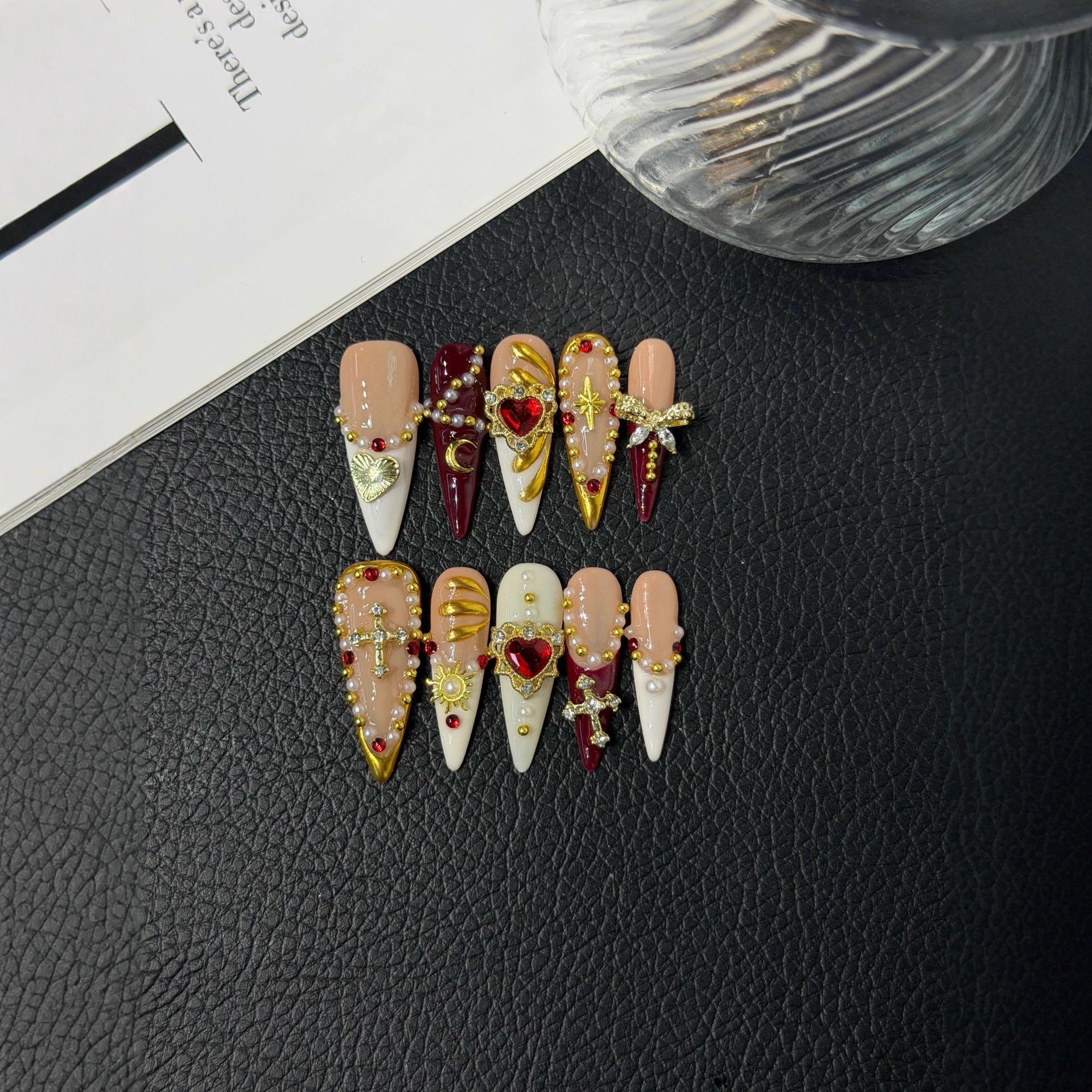 365nails: "鍍金之心" – 3D 奢華十字架與寶飾 手工製 長款尖形穿戴甲