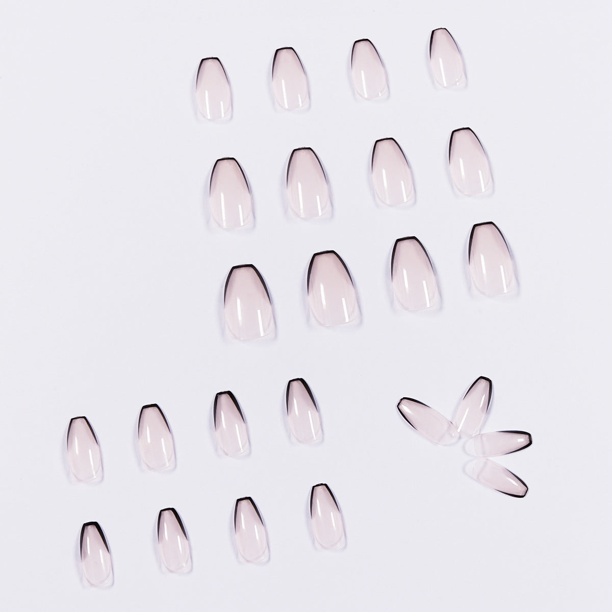Uñas francesas cortas de ballet en color nude y negro, con acabado de uñas postizas, parches para uñas, parches extraíbles | 365nails
