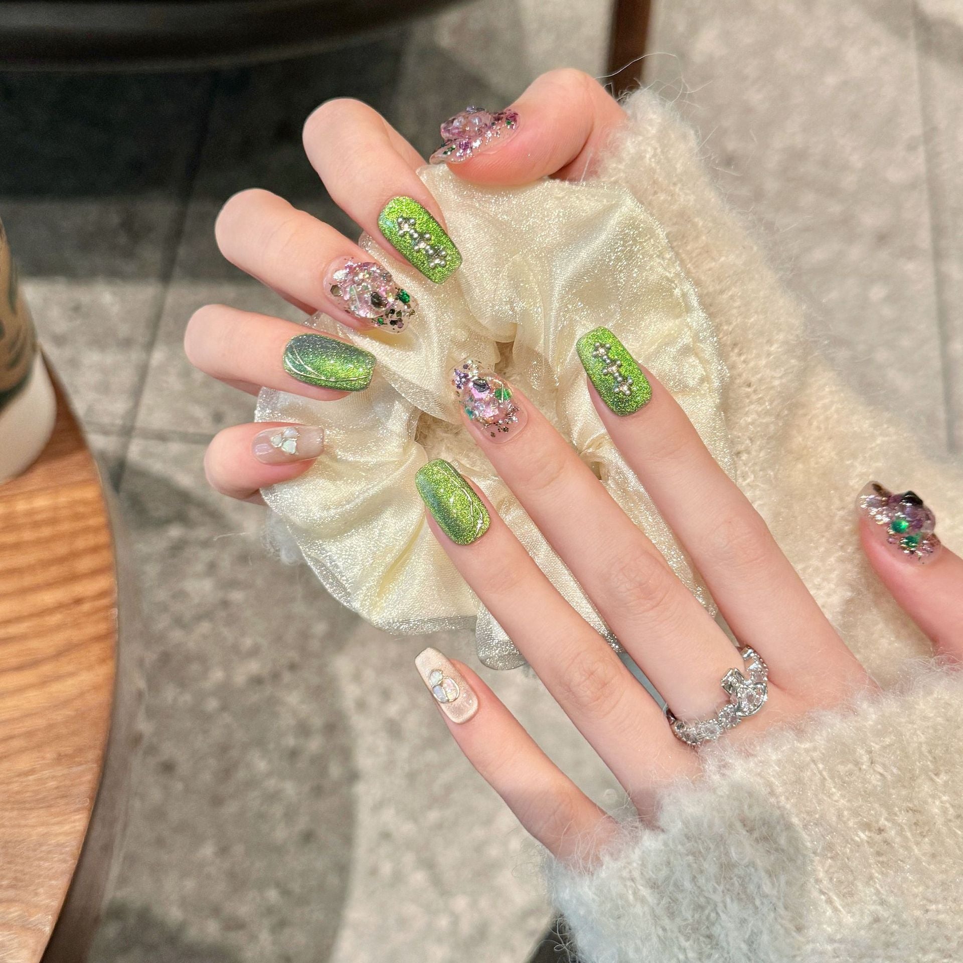 365nails: "Emerald Galaxy" – 3D 骷髏與全息亮粉 手工製 短款 方形 穿戴甲
