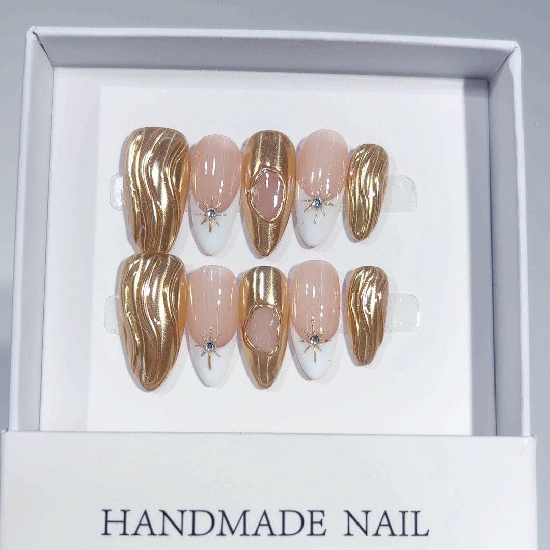 Or liquide : « Vague dorée » – Ongles press-on faits main forme amande