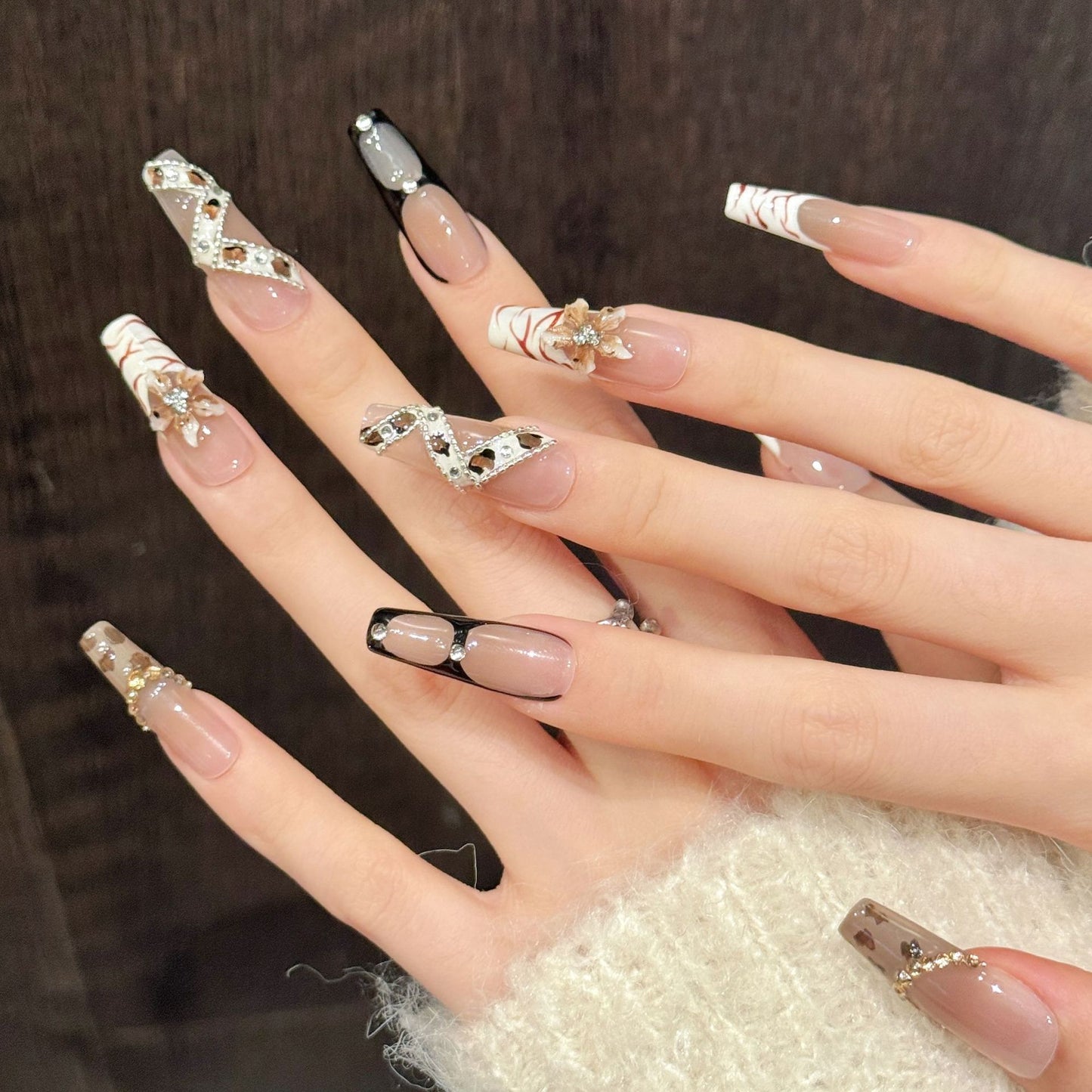 Nude Gold Crystal Wave Luxe Nails
