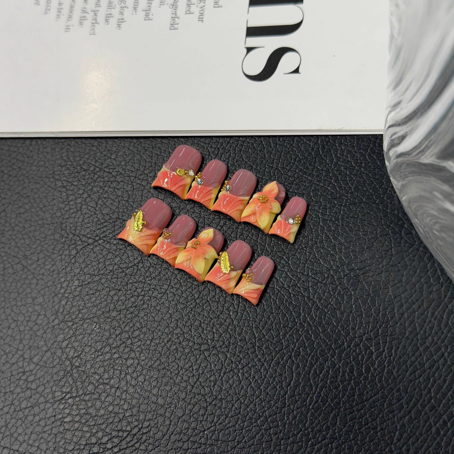 365nails : « Lueur éthérée » — ongles press-on forme coffin faits main, fleurs 3D et perles