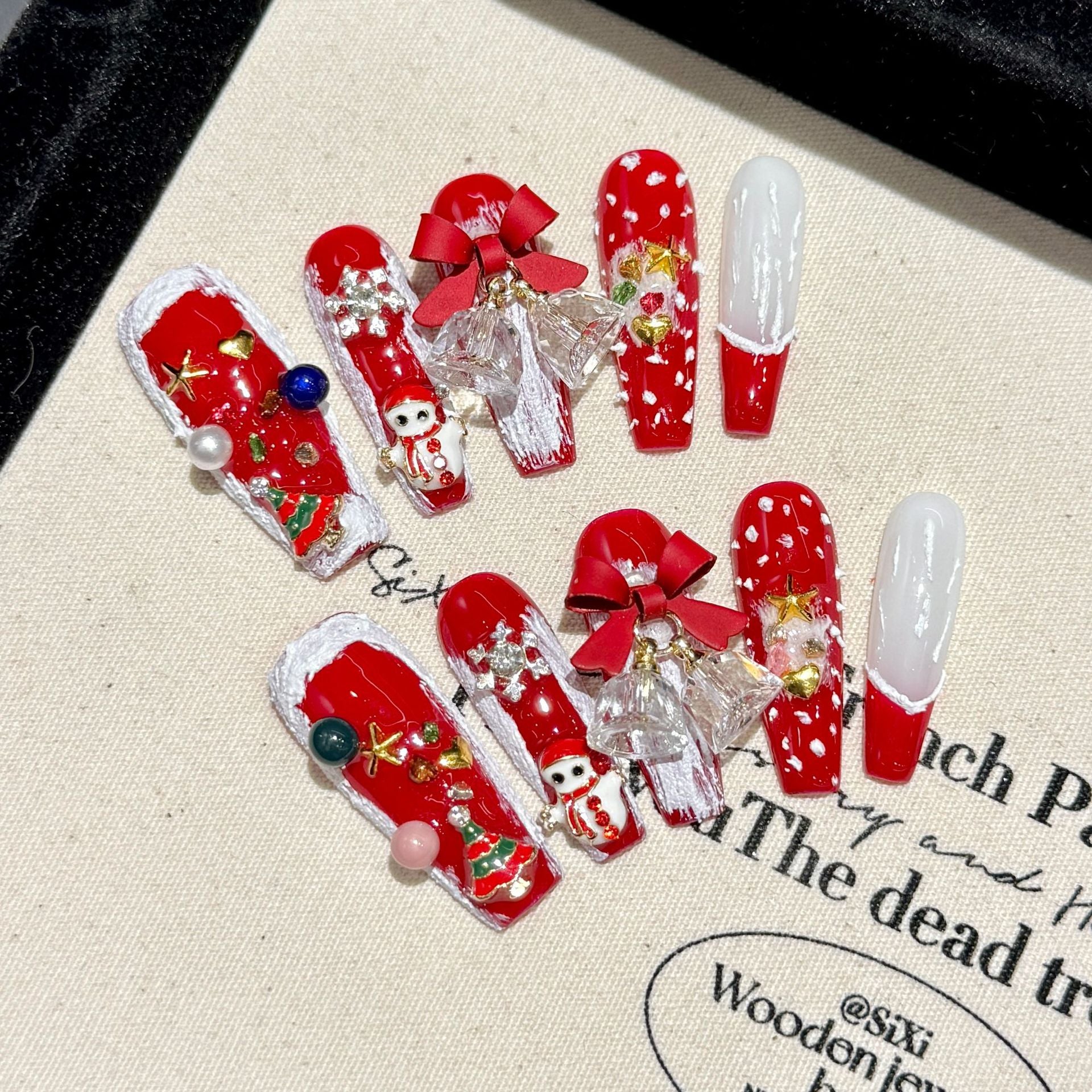Red Christmas Press‑On Nails – Santa Bow & Gift Ornament Design
