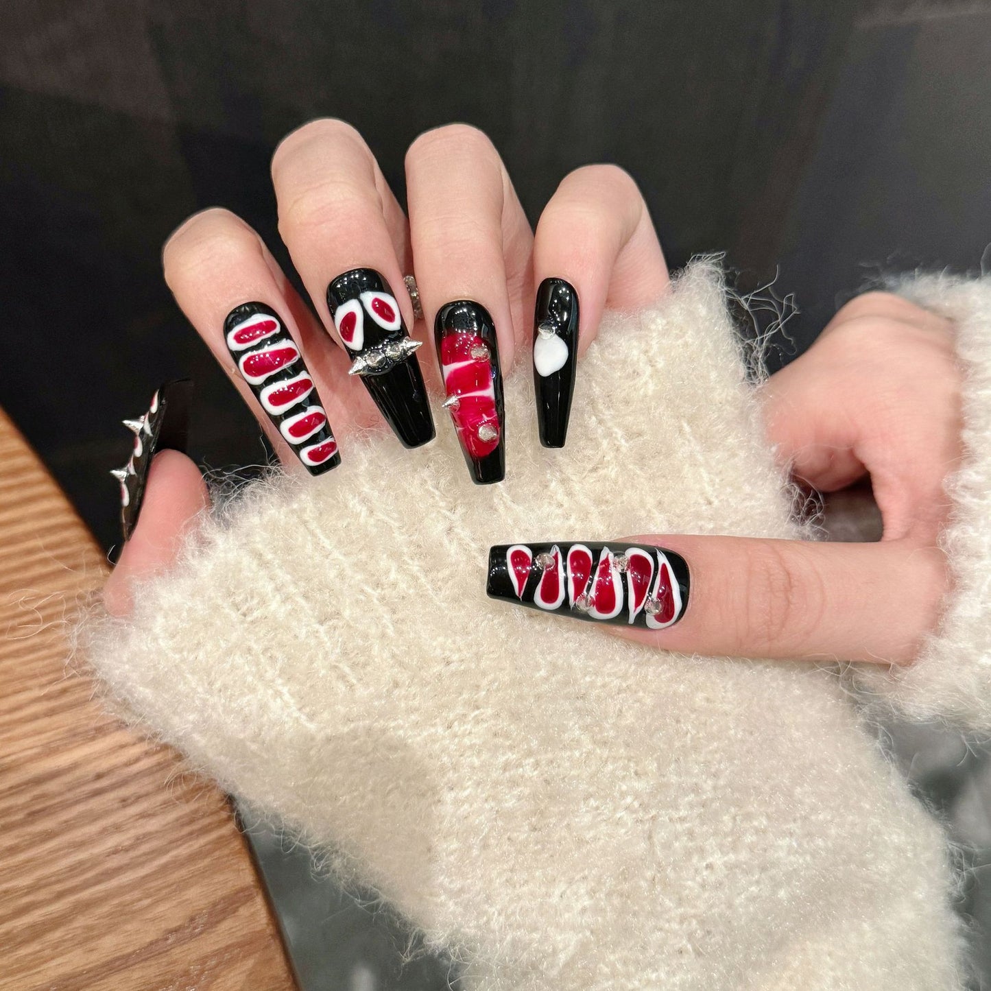 style snakeskin rivets Year of the Snake Spice Girl handmade nails wearable factory | 365nails