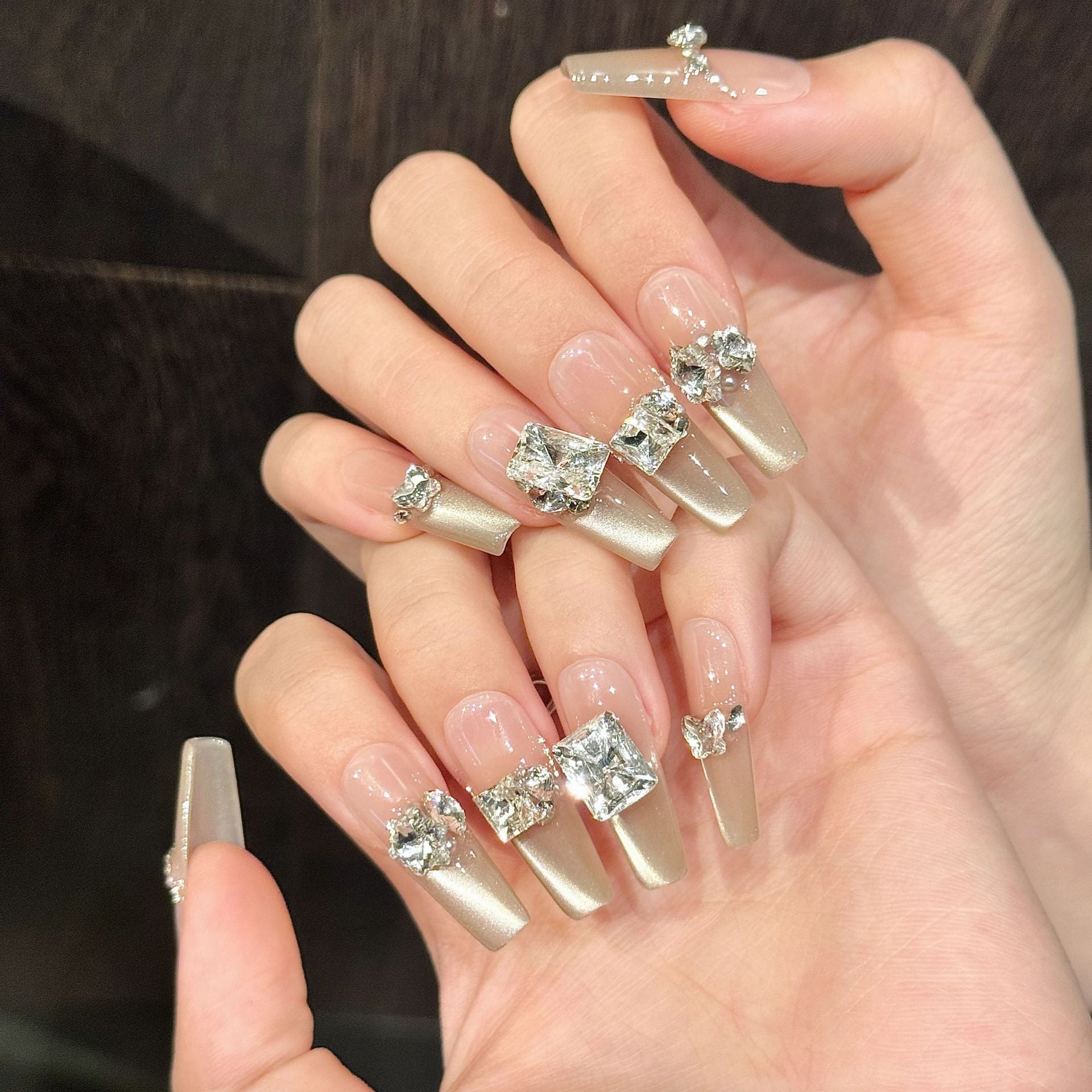 365nails: "冰雪女王" – K9水晶閃飾 手工製杏仁形甲片