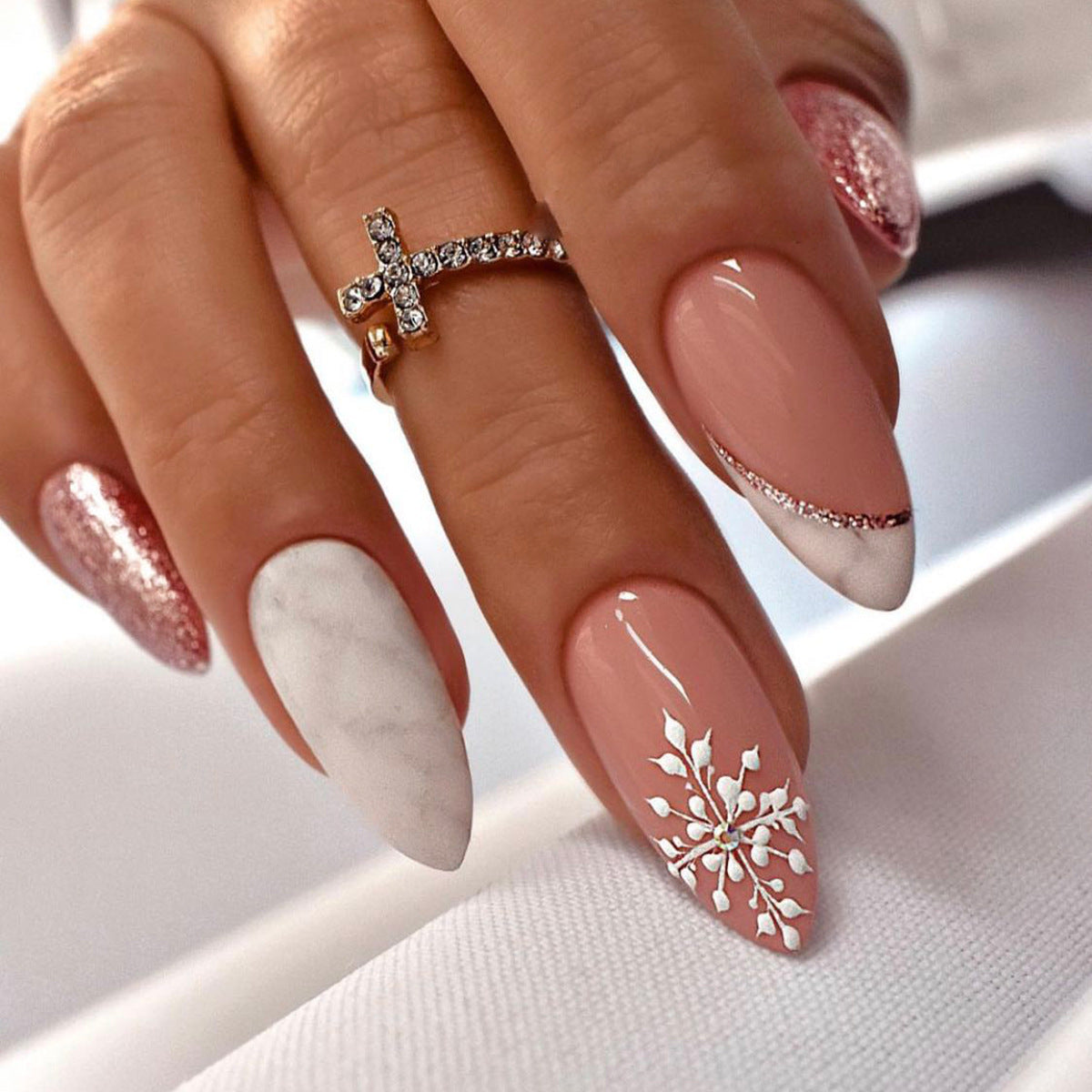 法式簡約杏仁形美甲甲片／雪花裝飾穿戴甲貼片｜365nails