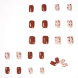 Manicura de uñas postizas cortas con estampado de leopardo en color naranja leche. Uñas extraíbles terminadas a presión para uñas. 365nails