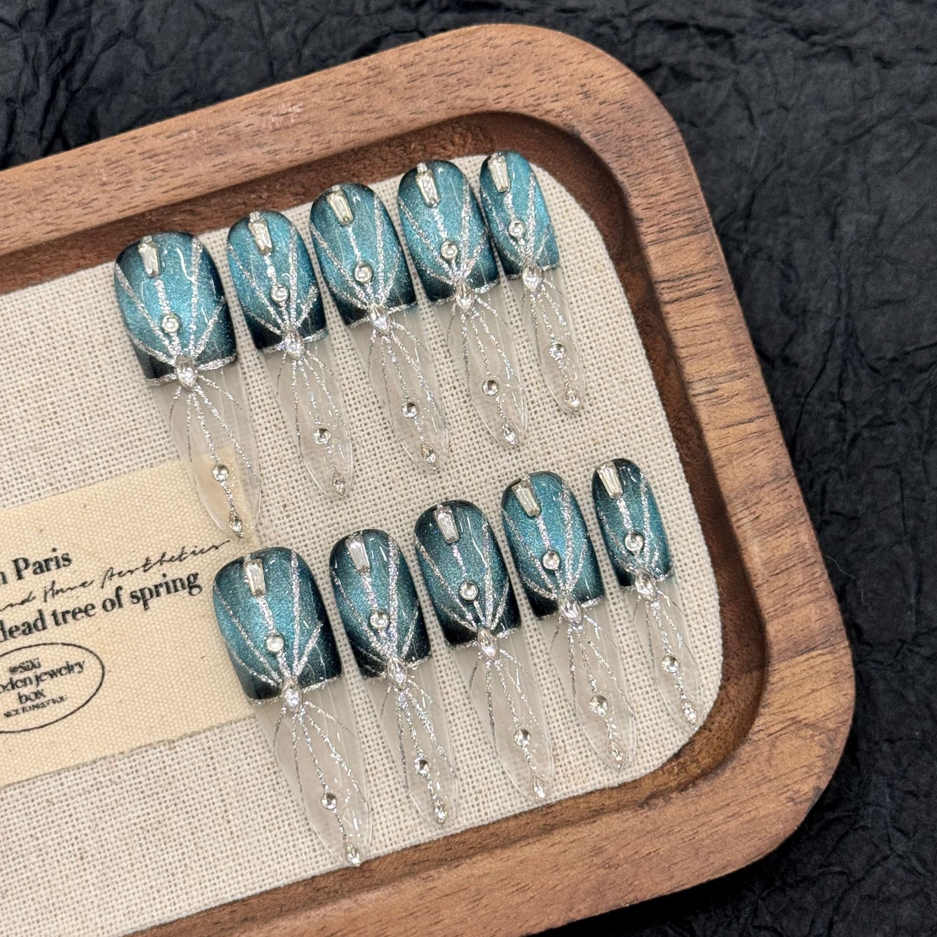 unhas postiças artesanais estilo olho de gato Melbourne escuras | 365nails