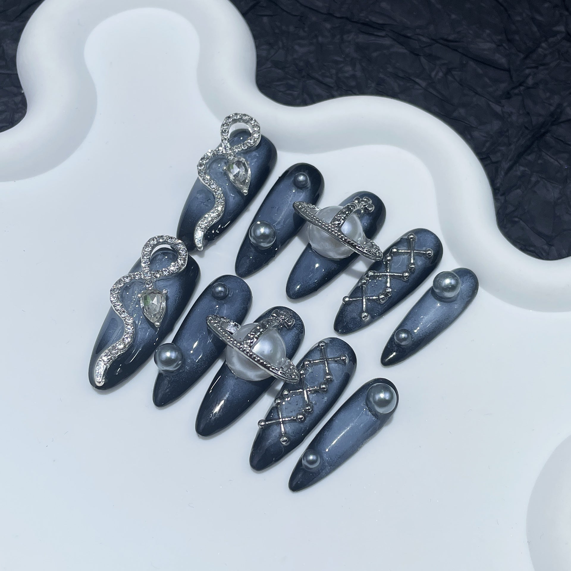 Pegatina de uña larga con diseño de serpiente de metal y viento de aleación de la Emperatriz Viuda Jiaxi, hecha a mano por completo｜365nails