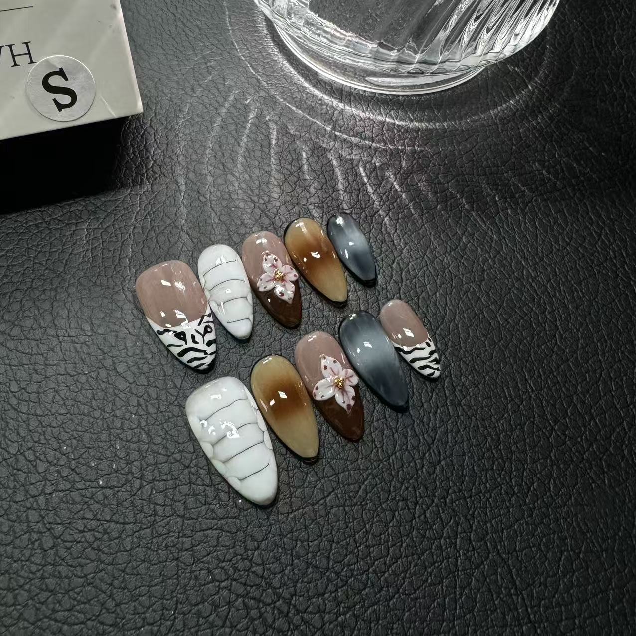 365nails：「金葉」3D手工製花朵杏仁形穿戴甲