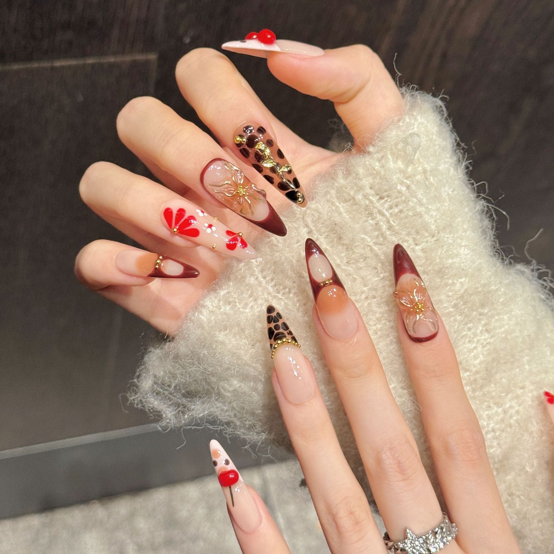 365nails: "櫻桃豹紋幻想" – 3D 花卉與豹紋 手工製杏仁形甲片