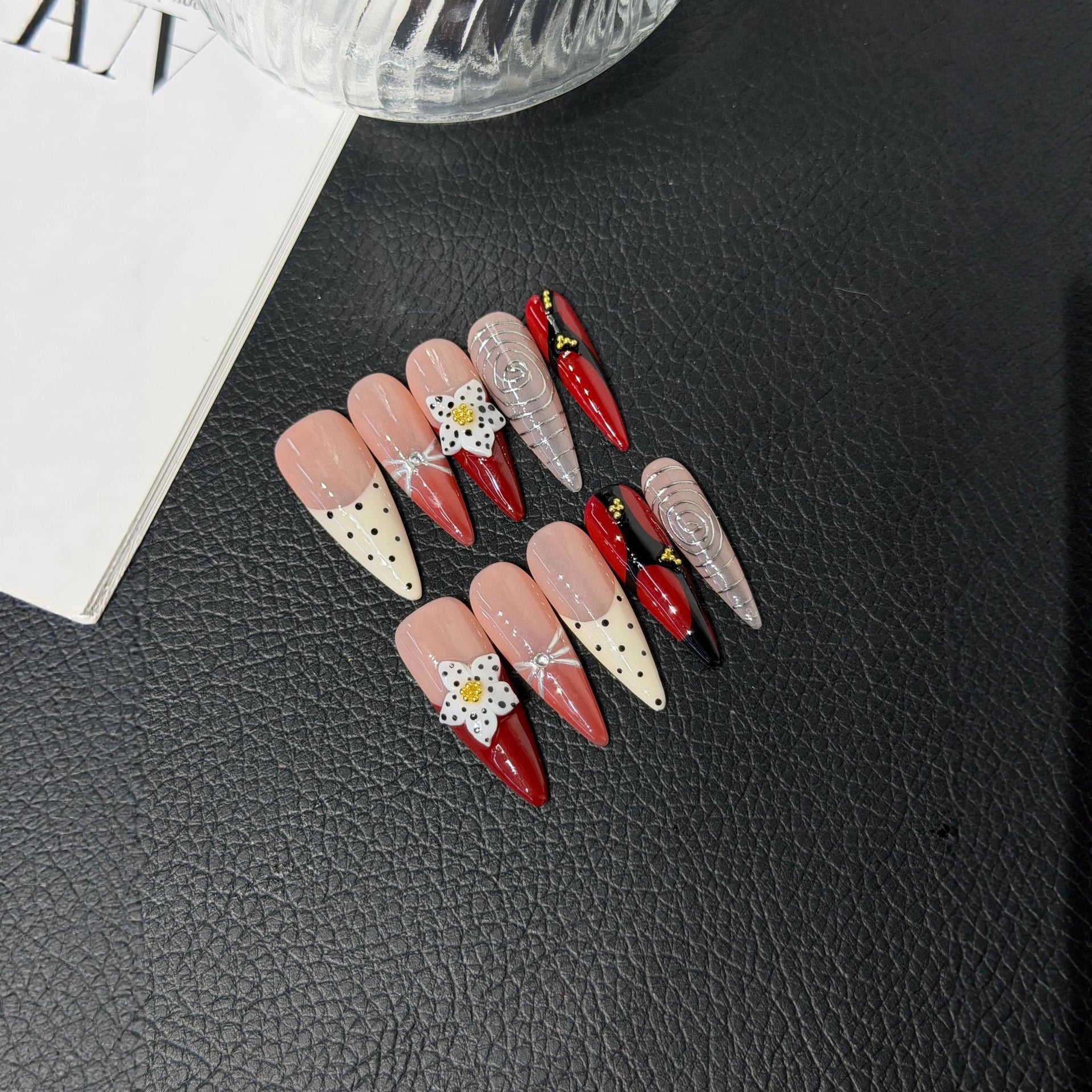 365nails: "復古暗黑" – 3D 花卉與波點 手工製 長款尖形穿戴甲