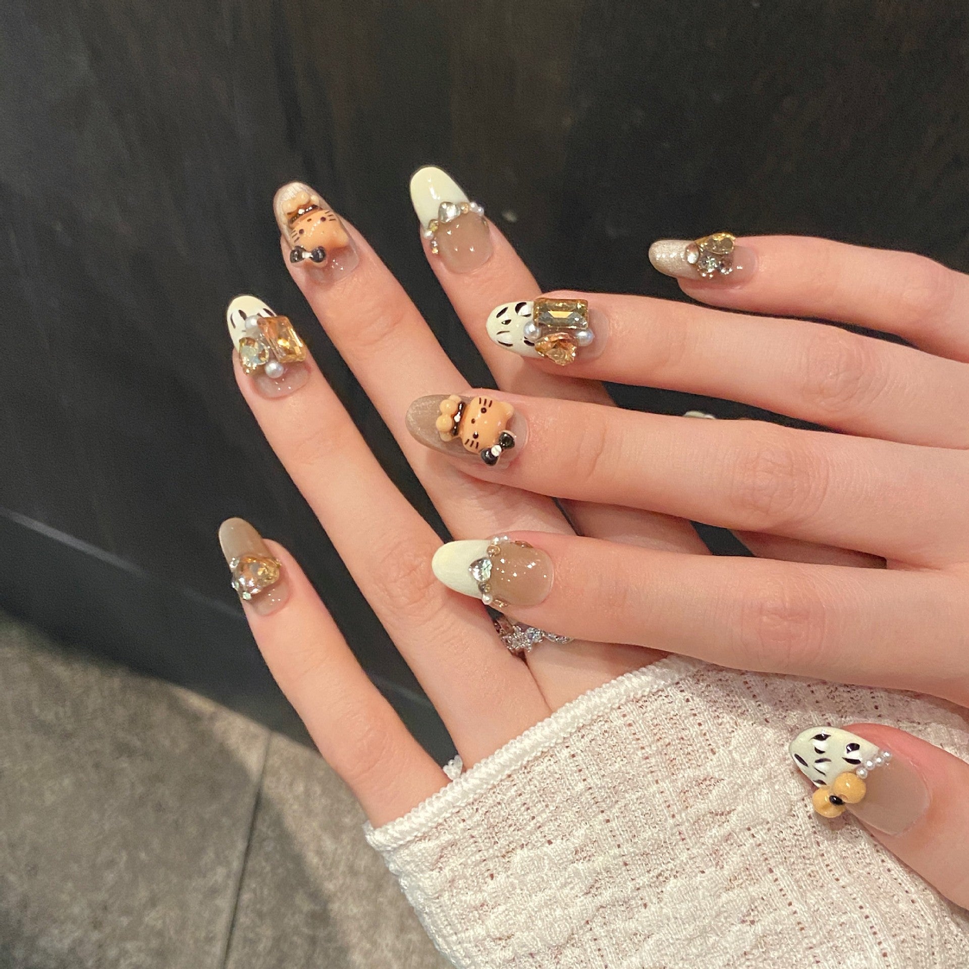 365nails: "Cocoa Kitty" – 3D Hello Kitty & Leopard Print Handmade Oval Nails