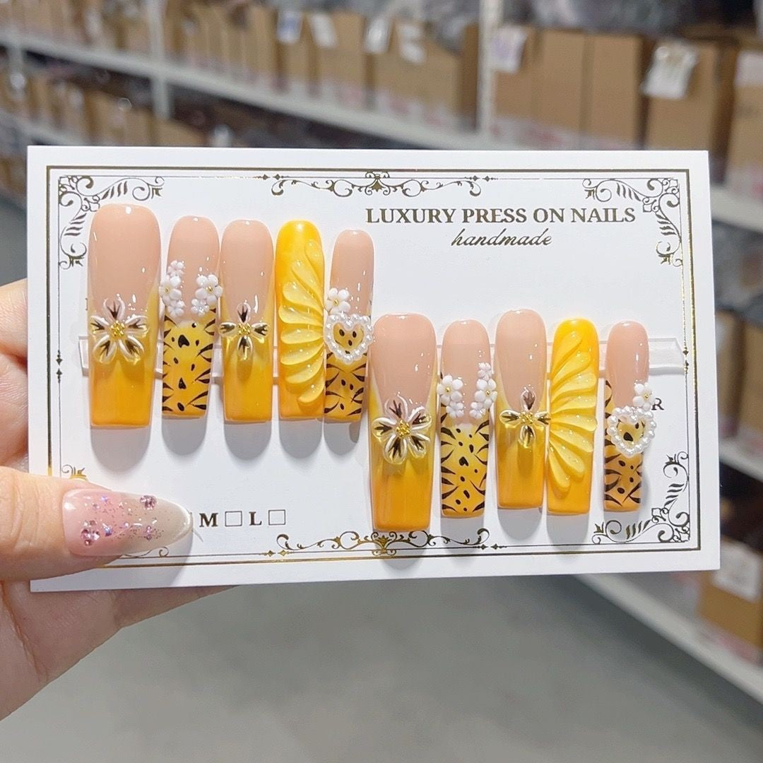 Golden Floral Pearl Tiger Art Press On Nail Set
