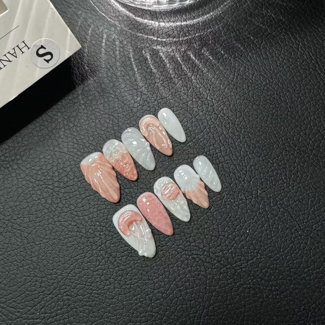 365nails: "Angel's Whisper" – 3D 플라워·마블 수제 아몬드형 네일
