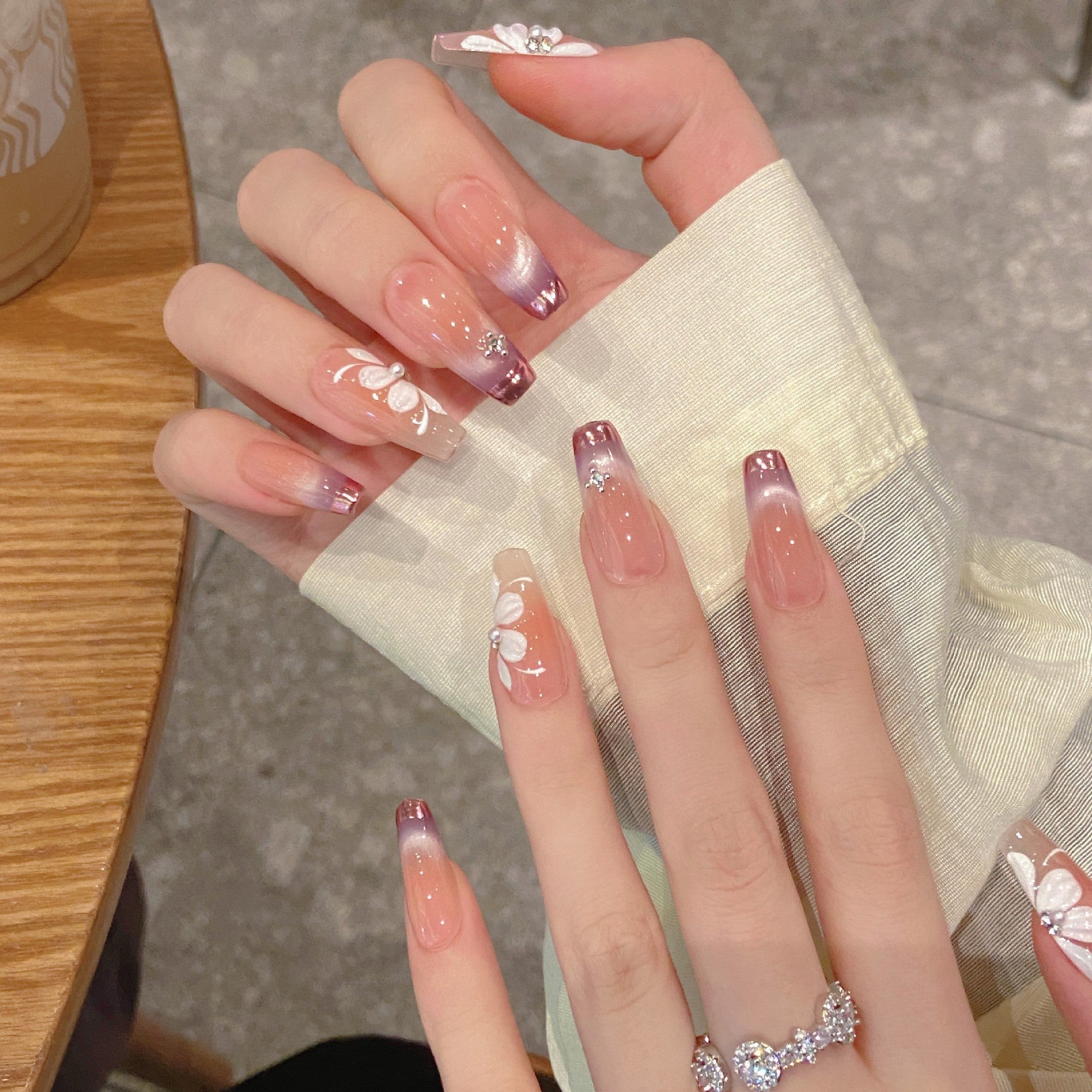 365nails: "Violeta em Flor" – Unhas Quadradas Degradê Olho de Gato Florais Pintadas à Mão