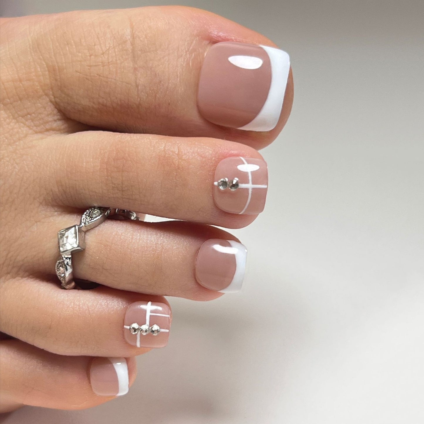 Wear nail short white French rhinestone wear nail and foot nail piece Nail piece Removable wearable nail sticker｜365nails