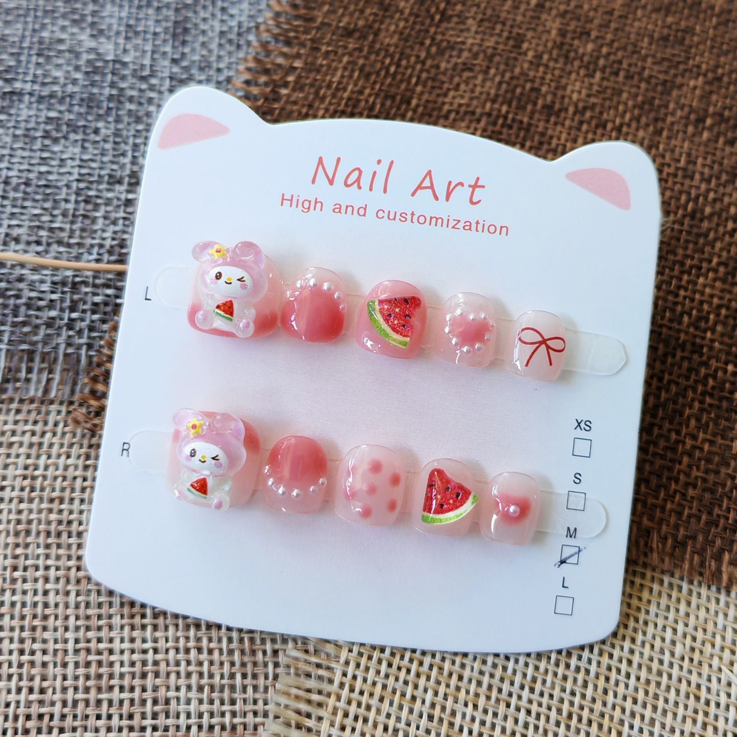 365nails: 「美樂蒂夏日微風」— 手工製可愛短款橢圓形穿戴甲，帶有西瓜與兔子圖案