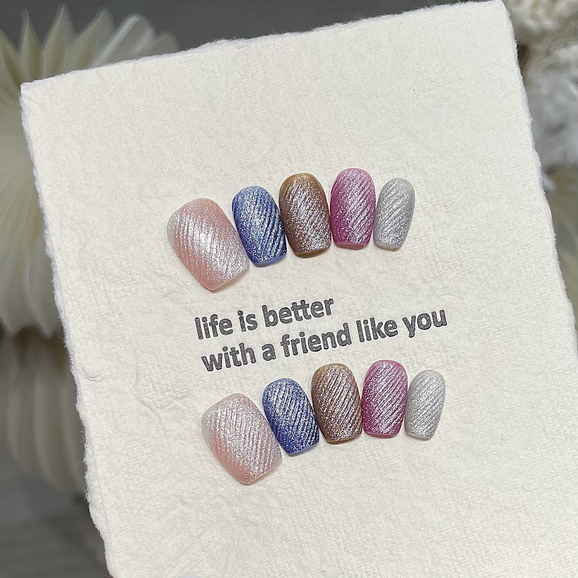 365nails: "Veludo Cristal" – Unhas Postiças Amêndoa com Efeito Olho de Gato Texturizado 5D