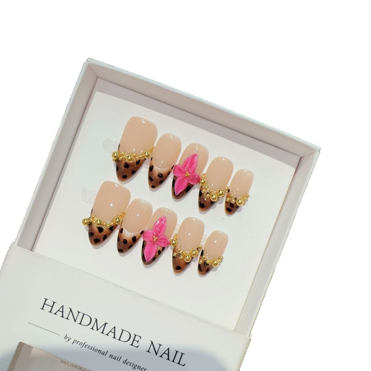 365nails: "Candy Chains" – 3D 나비 & 체인 수제 아몬드형 네일