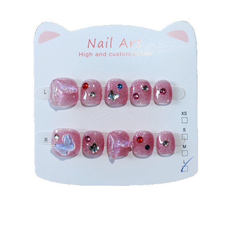 365nails: 「水豚亮粉夢」— 手工製可愛短款橢圓形穿戴甲，帶有水豚與寶石圖案