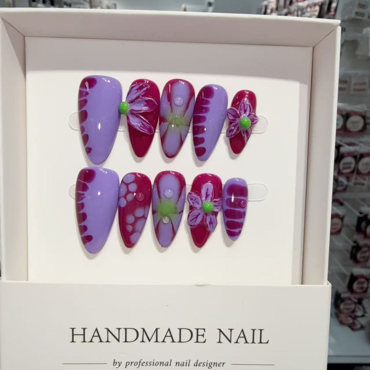 365nails: "라일락 블룸" – 3D 플라워 수제 아몬드형 네일