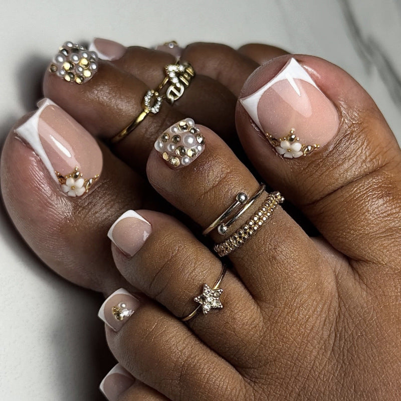 Pérolas e strass francesinha branca minimalista para pontas de unhas dos pés