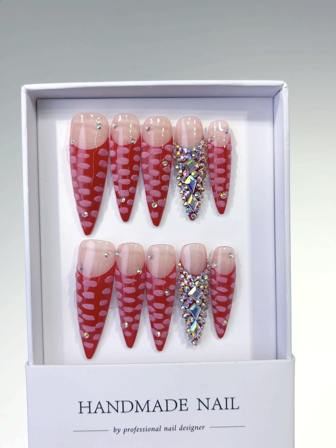 Ruby Ripple: « Vague glamour » – Ongles press-on stiletto longs
