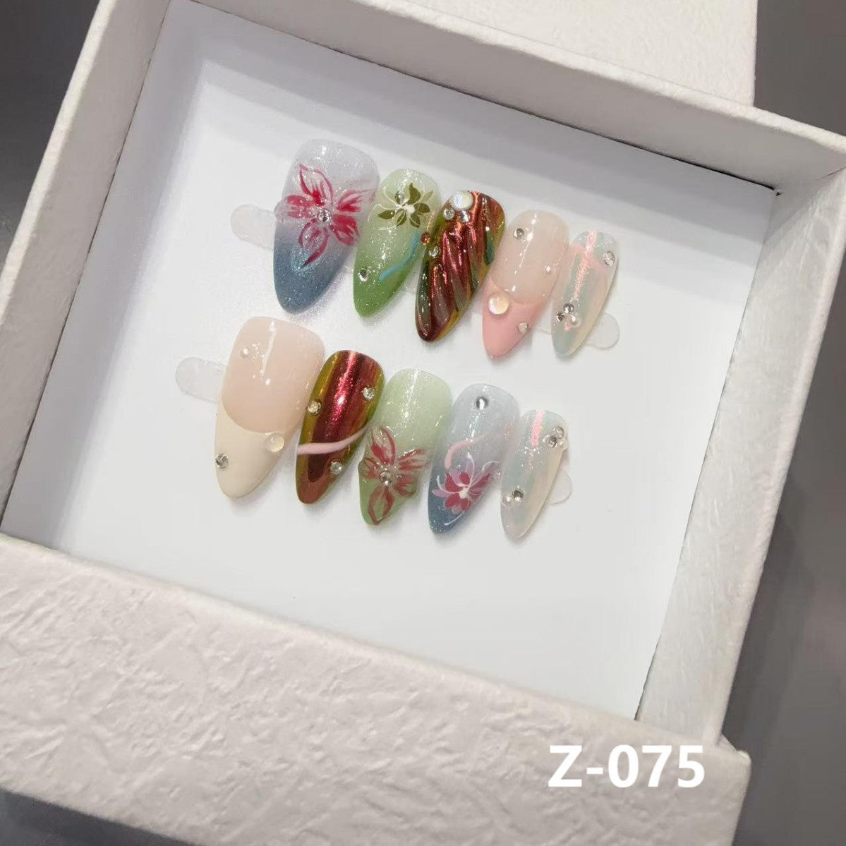 365nails：「魔法花園」— 3D 立體花卉 手工製 杏仁形 穿戴甲