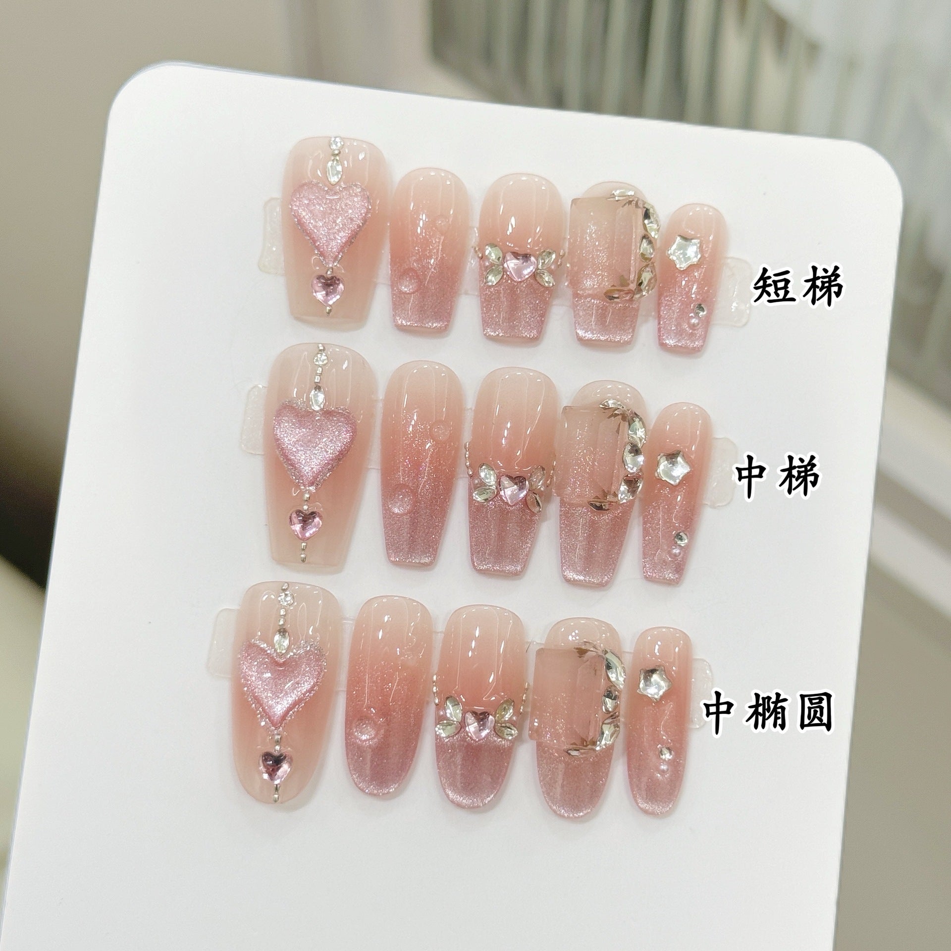 365nails: "Blushing Diamond" – 무지갯빛 하트 & 라인스톤 수제 미디엄 코핀형 네일