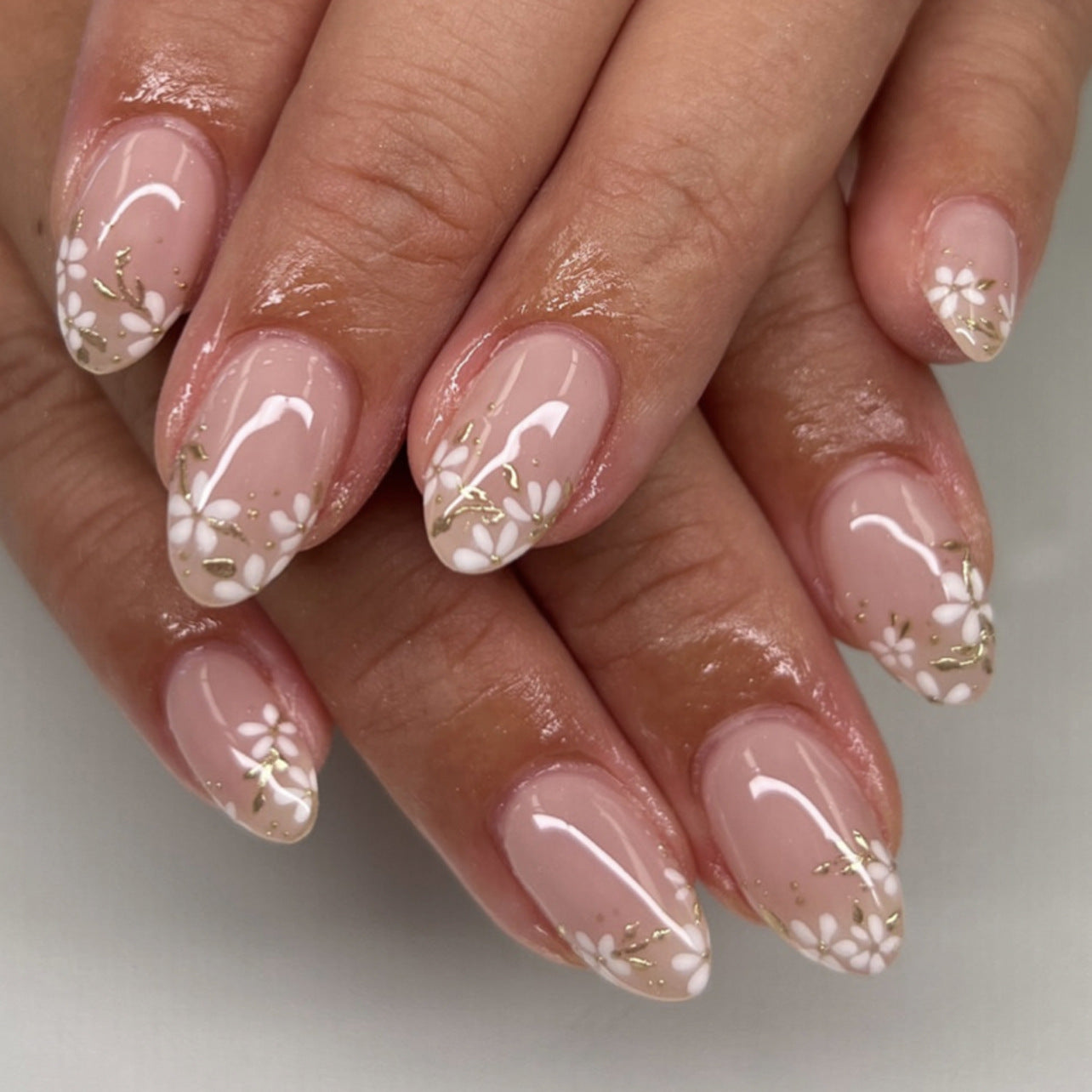 Short Fresh White Flower Simple Almond press-on nails