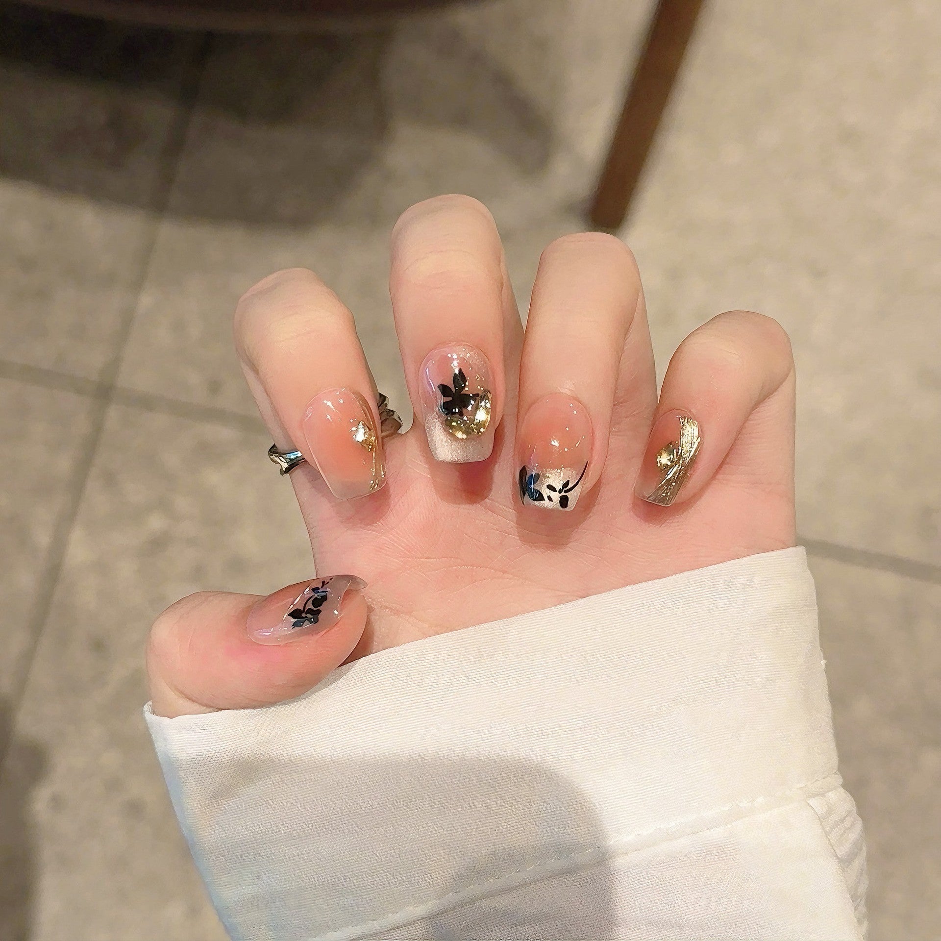 365nails: "Midnight Bloom" – Unhas Postiças Artesanais Pretas Florais 3D Formato Caixão