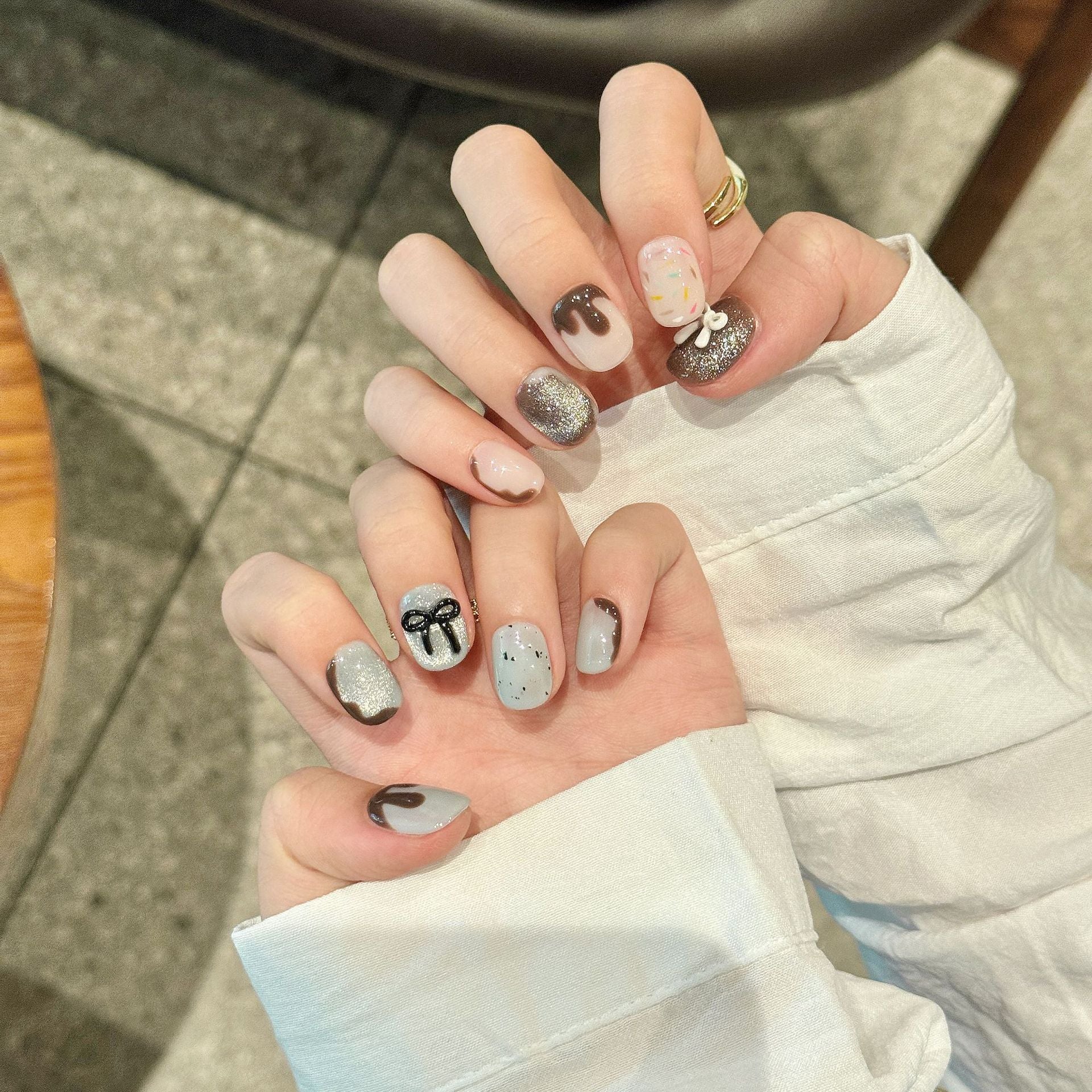 365nails: "코코아 리본" – 3D 리본 & 초콜릿 드립 수제 숏 네일
