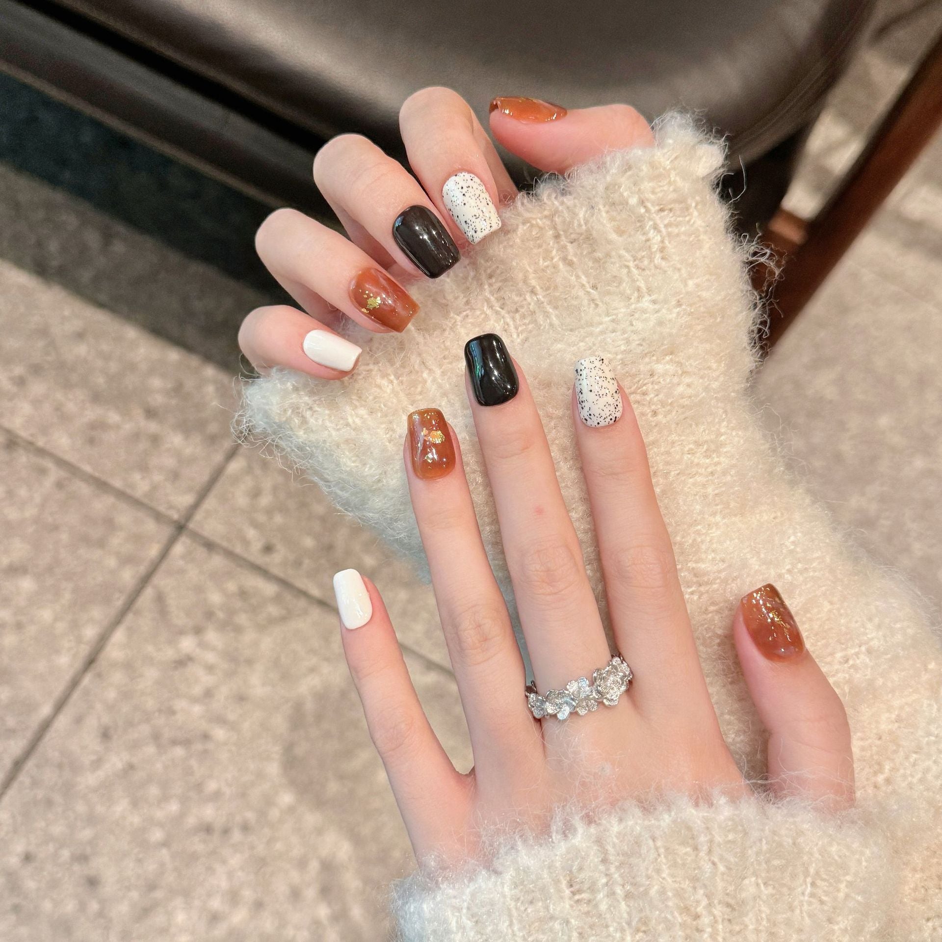 365nails: "Autumn Gold" – Hand-Painted Gold Foil & Speckle Short Square Nails