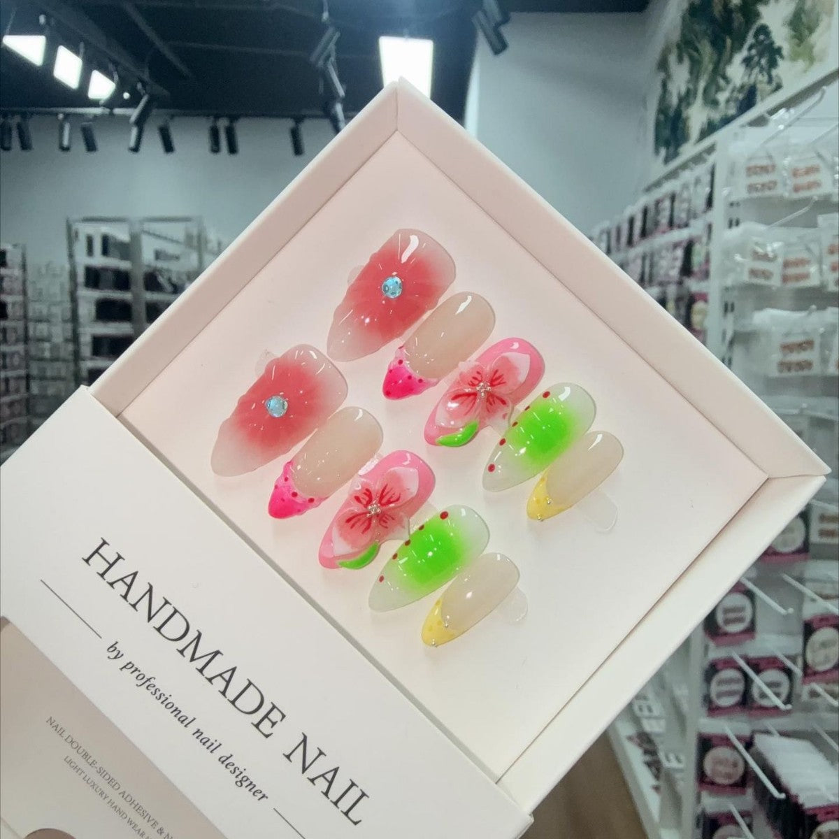 365nails : Floraison tropicale — ongles 3D à motif floral, faits main, forme amande