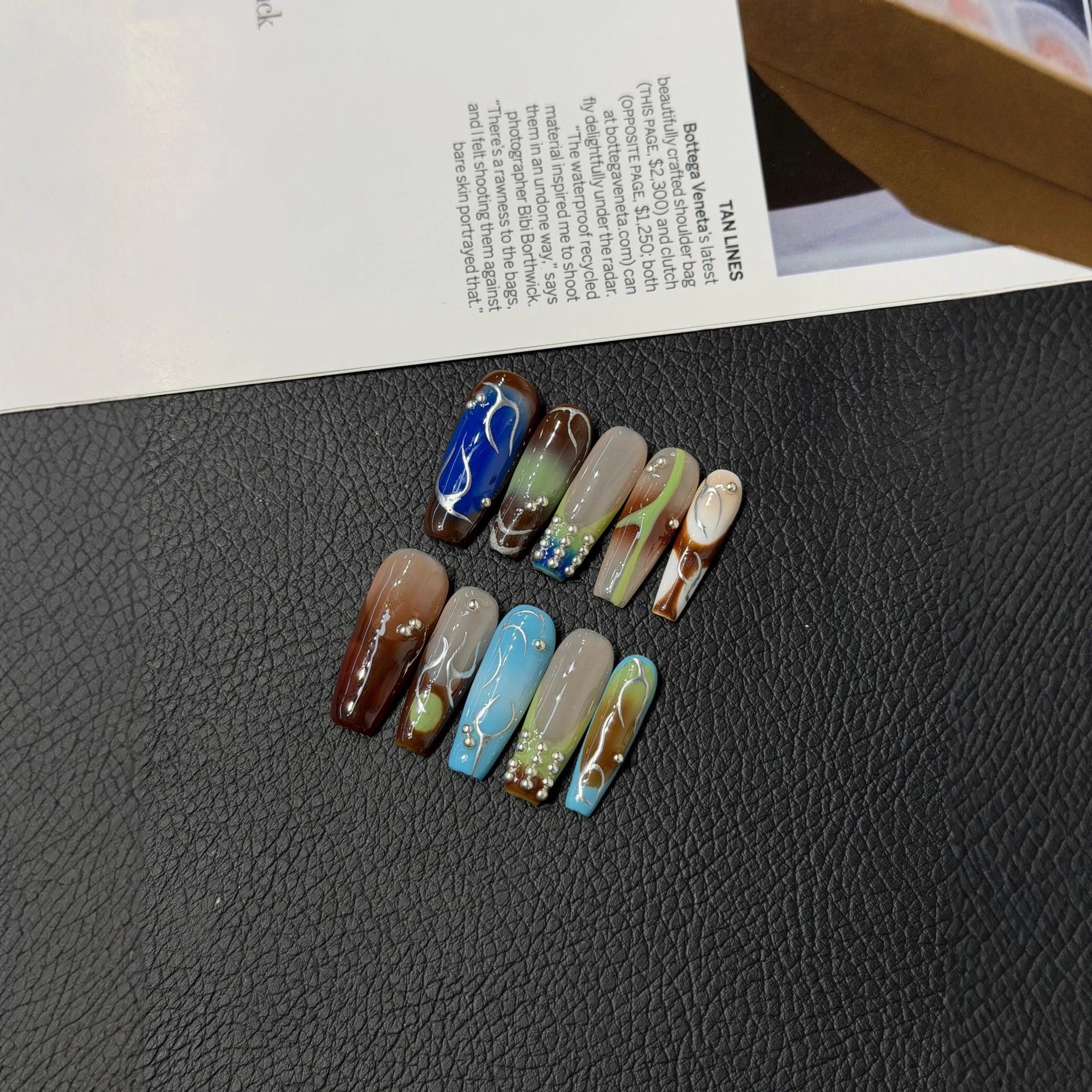 365nails: 「摩卡漩渦」—大理石紋與水晶 手工製 杏仁形 穿戴甲