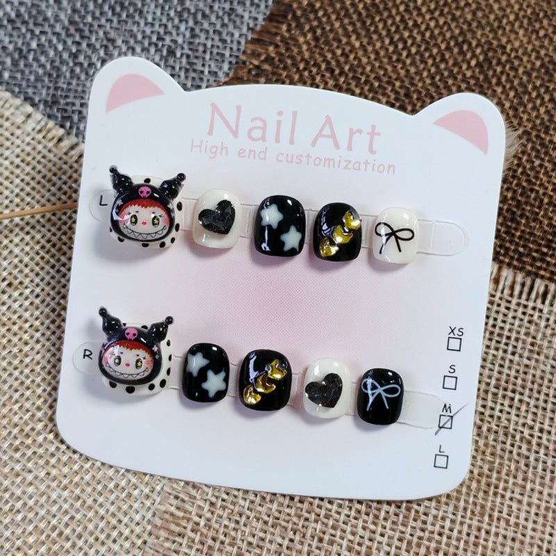 365nails：Kuromi 暗黑甜心 — 手工製可愛短款橢圓形穿戴甲（Kuromi 與蝴蝶結圖案）